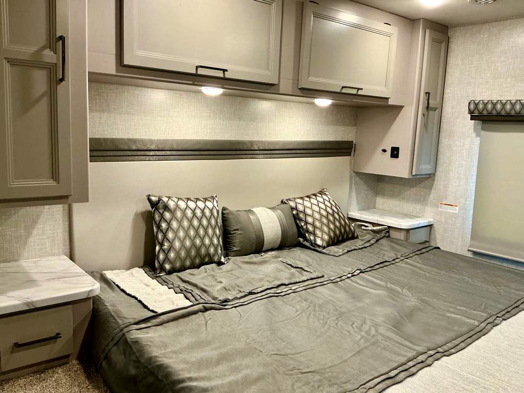 2023 THOR MOTOR COACH 34J - Image 25