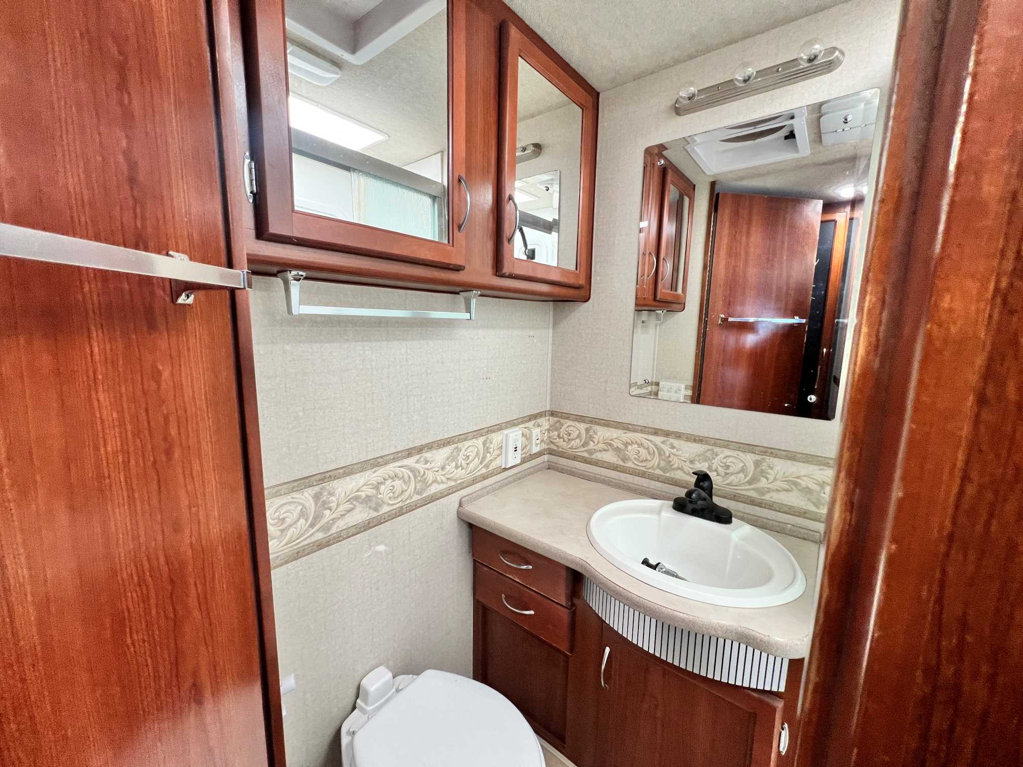 2006 Fleetwood Southwind 32VS - Image 17