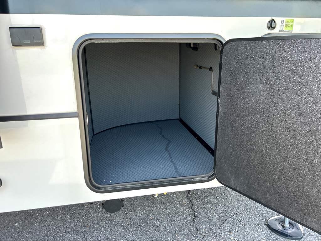 2026 Keystone ALPINE 3820FK - Image 6