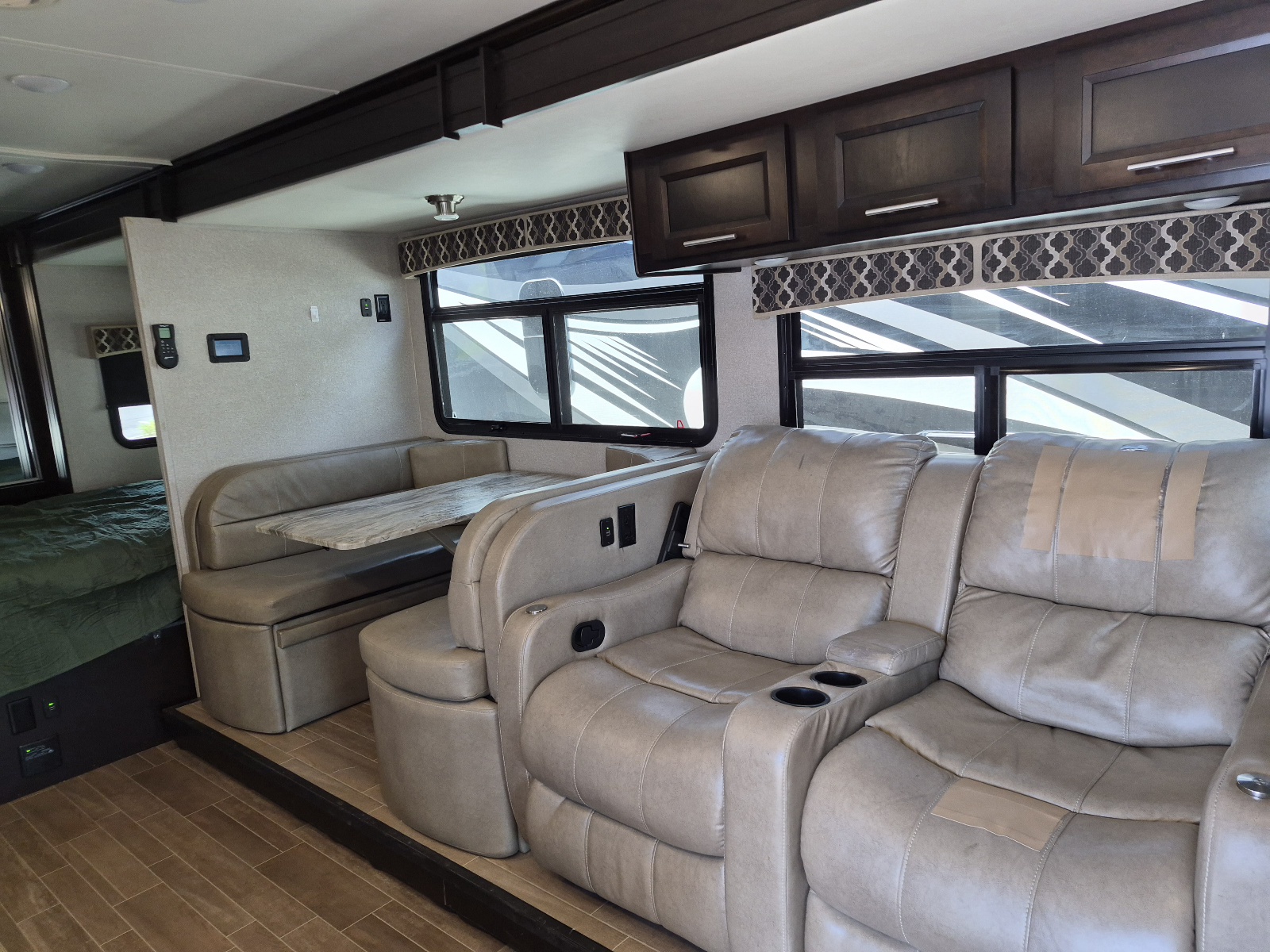 2018 DYNAMAX ISATA 5 30FWD - Image 8
