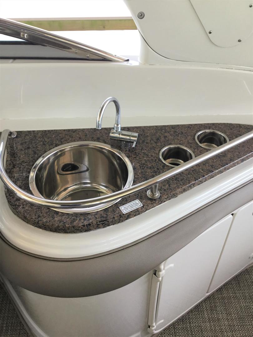 2019 Crownline E275XS - Image 6