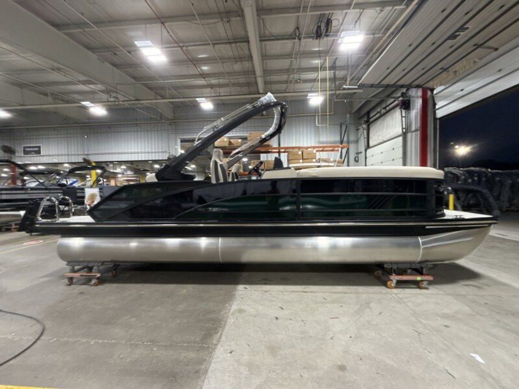 2026 Bennington 24MCSB Carbon Fiber Arch Tritoon Pontoon - Image 3