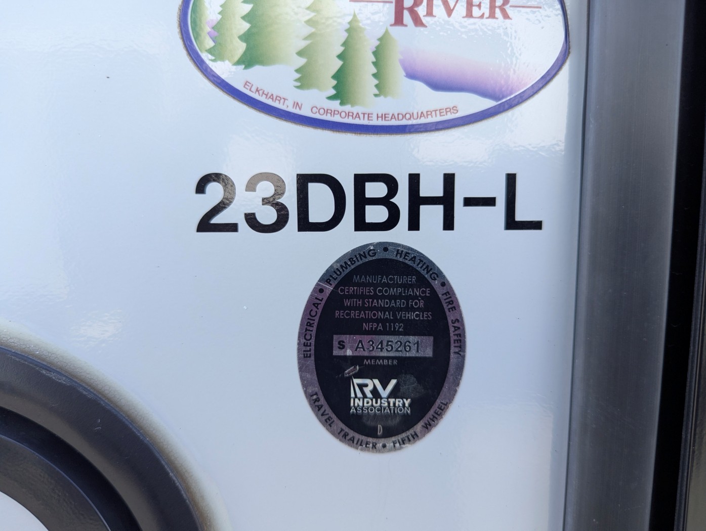 2022 Forest River Cherokee Alpha Wolf 23DBH-L - Image 6