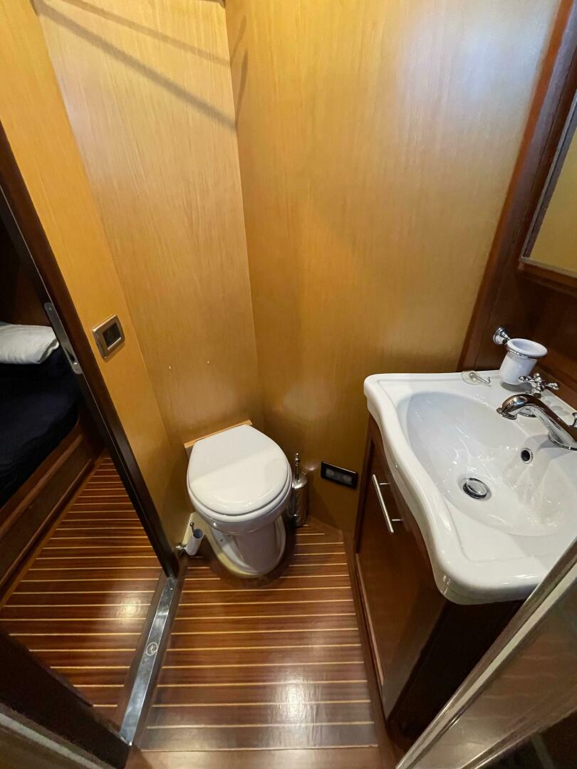 2006 Mochi Craft 74' Dolphin - Image 59