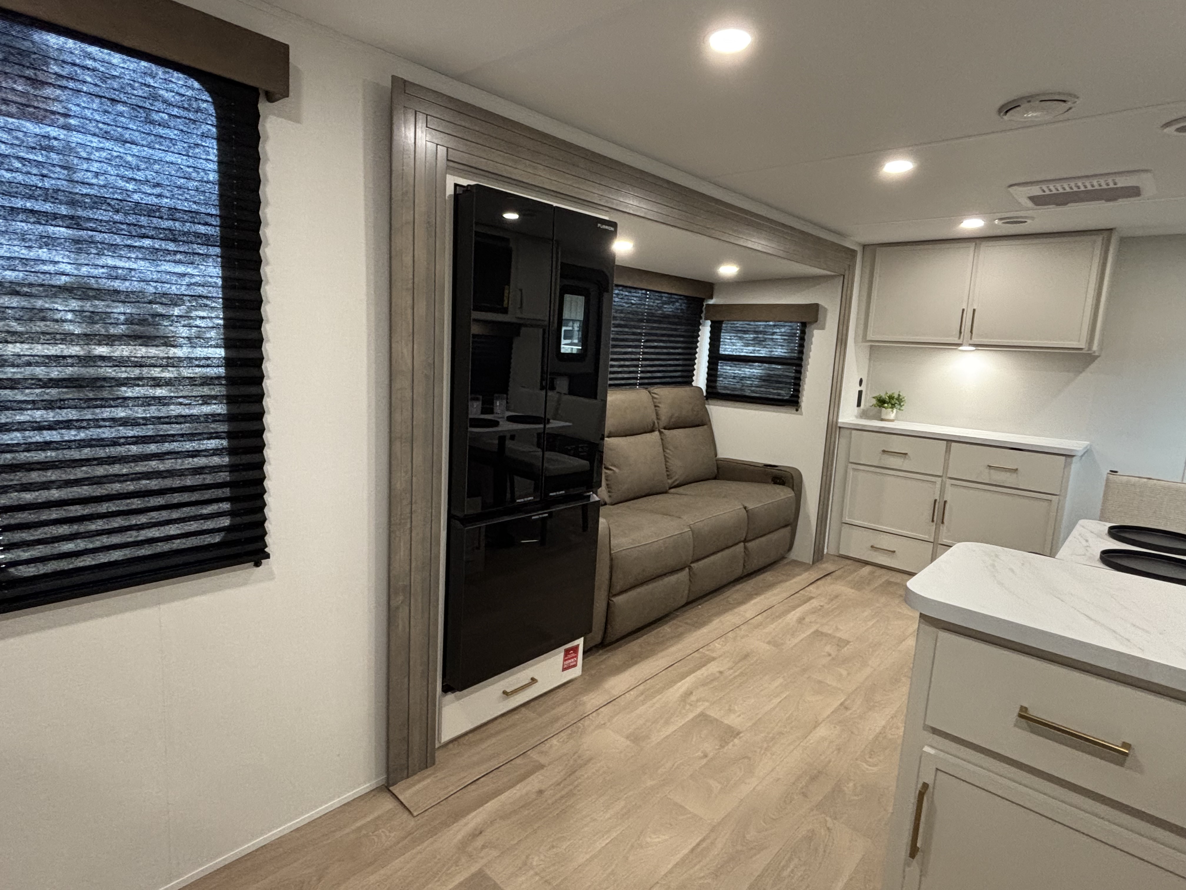 2026 Grand Design Transcend 285RKT - Image 14