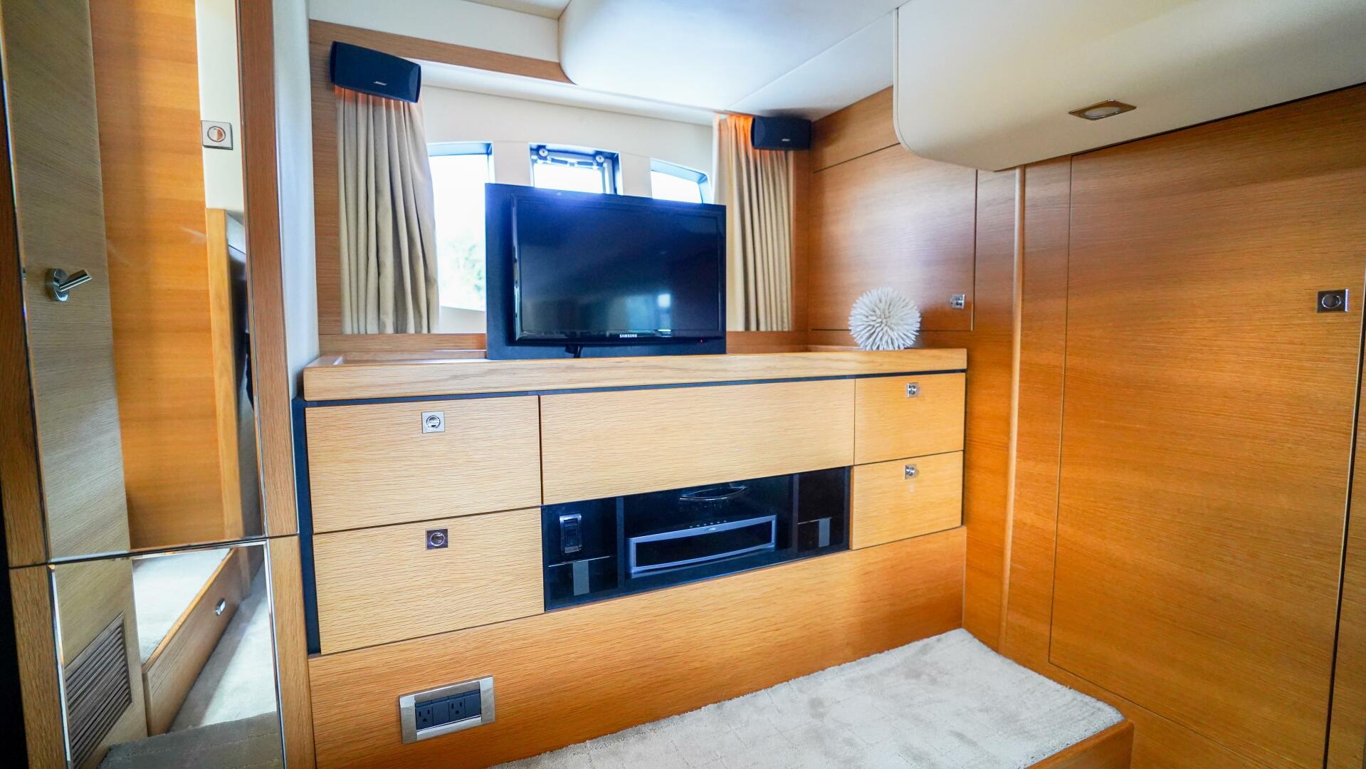 2009 Fairline - Image 30