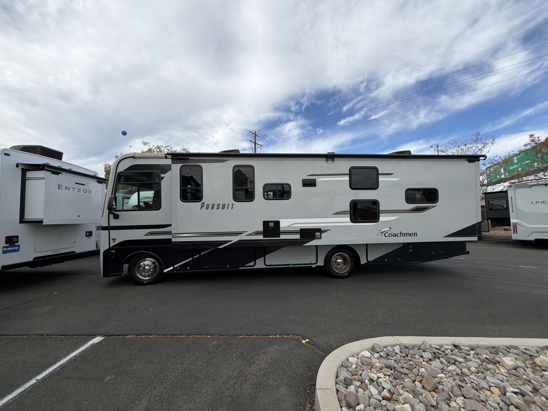 2023 Coachmen Pursuit 31BH - Image 4