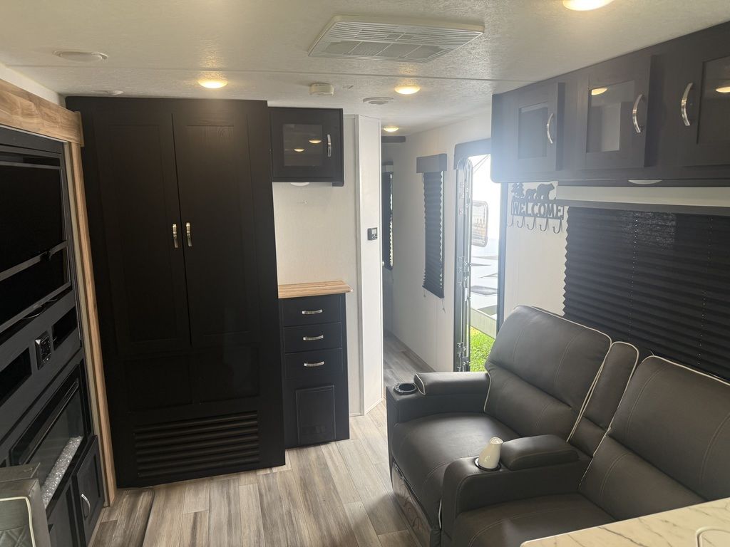 2022 Coachmen FREEDOM EXPRESS - Image 6