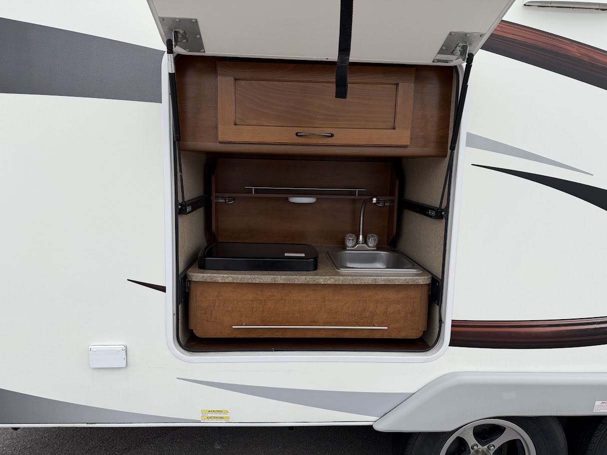 2016 Lance LANCE 2295 - Image 4