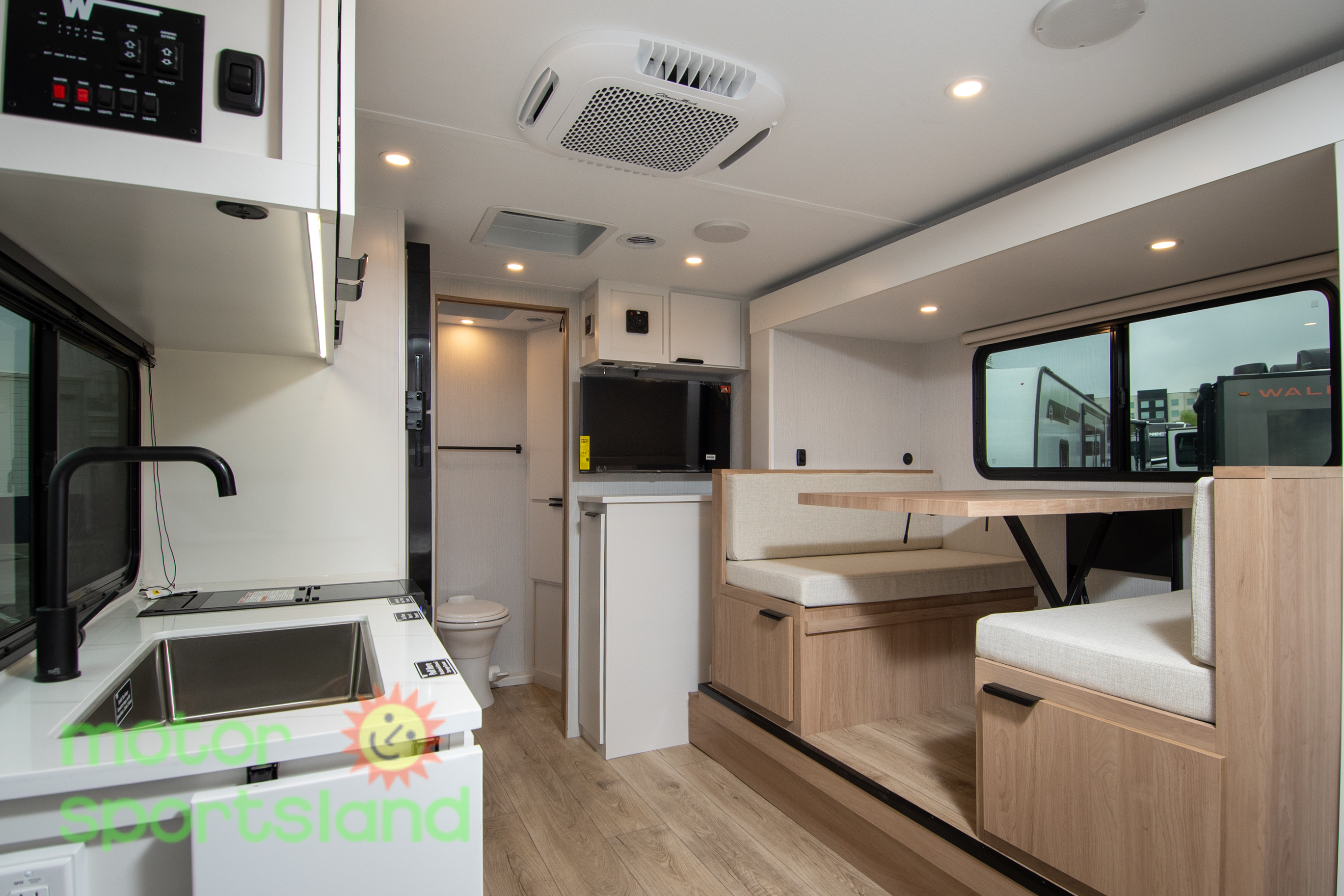 2026 Winnebago Micro Minnie 2108TB - Image 27