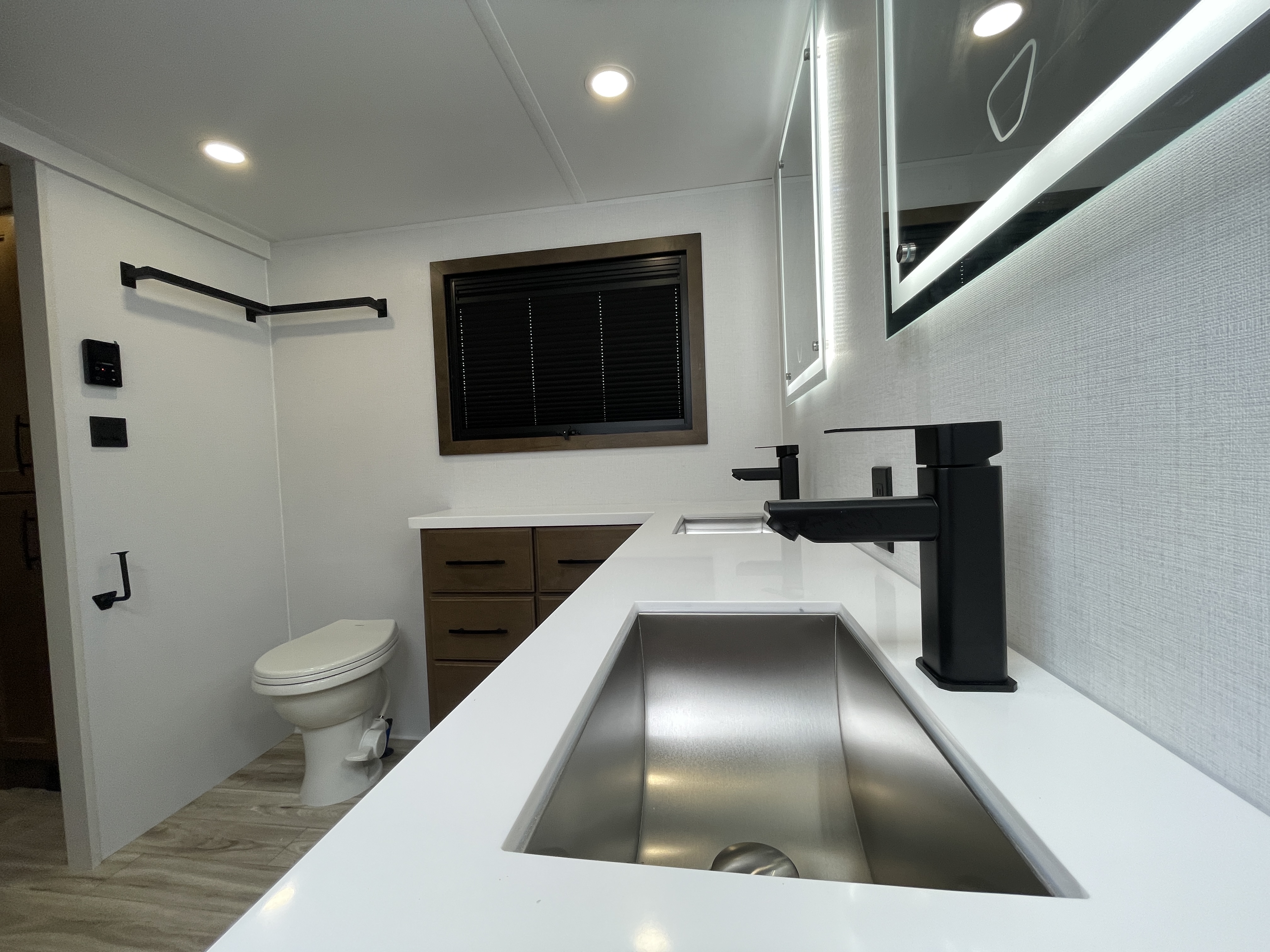 2027 Keystone Montana 3800FL - Image 36