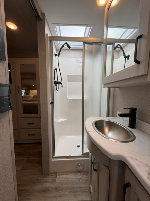 2027 Thor Motor Coach Inception 38DX - Image 22