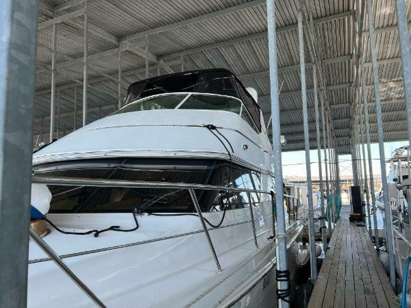 2001 Carver 450 Voyager Pilothouse - Image 9