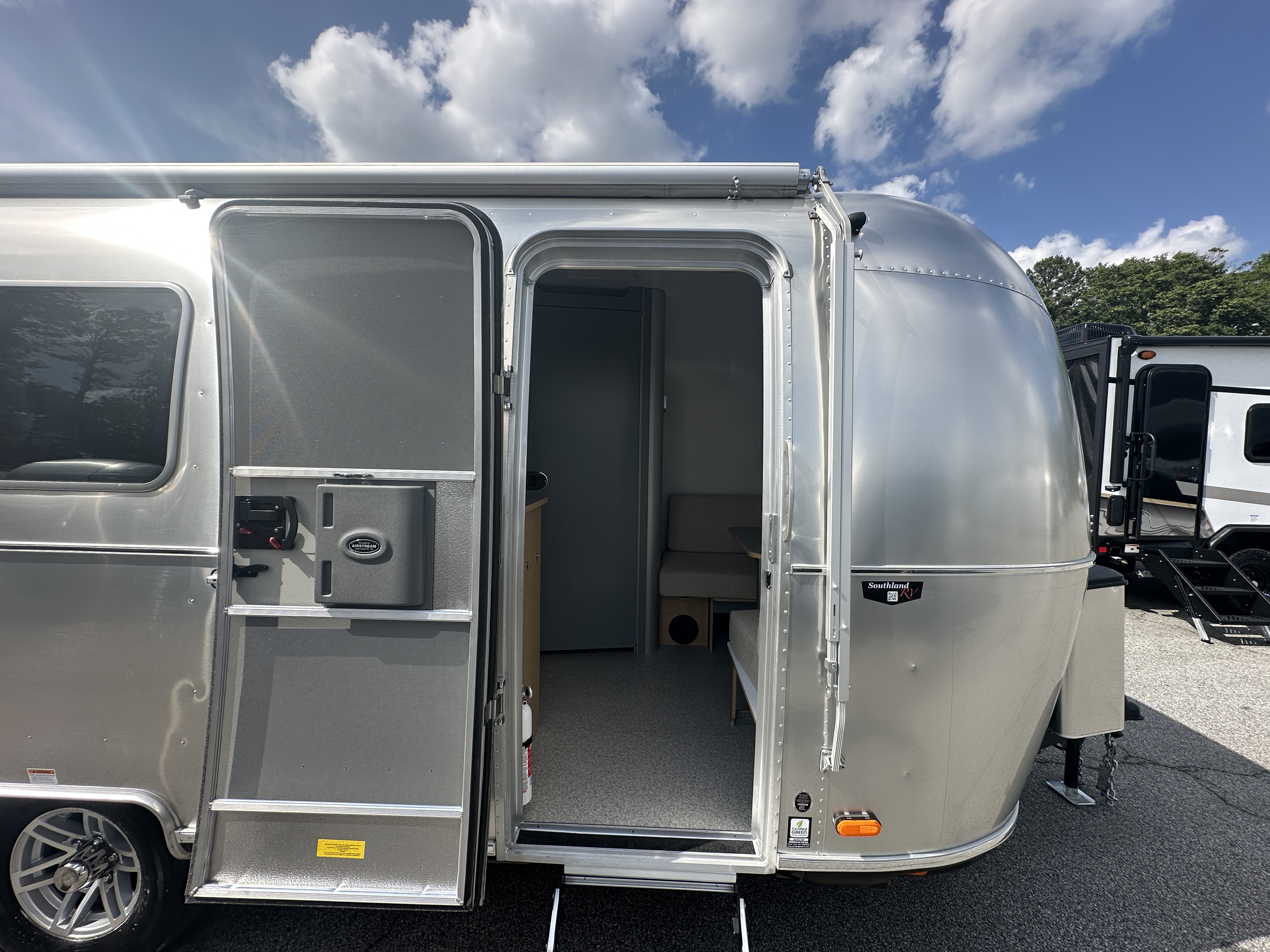 2026 Airstream World Traveler 22RB - Image 5