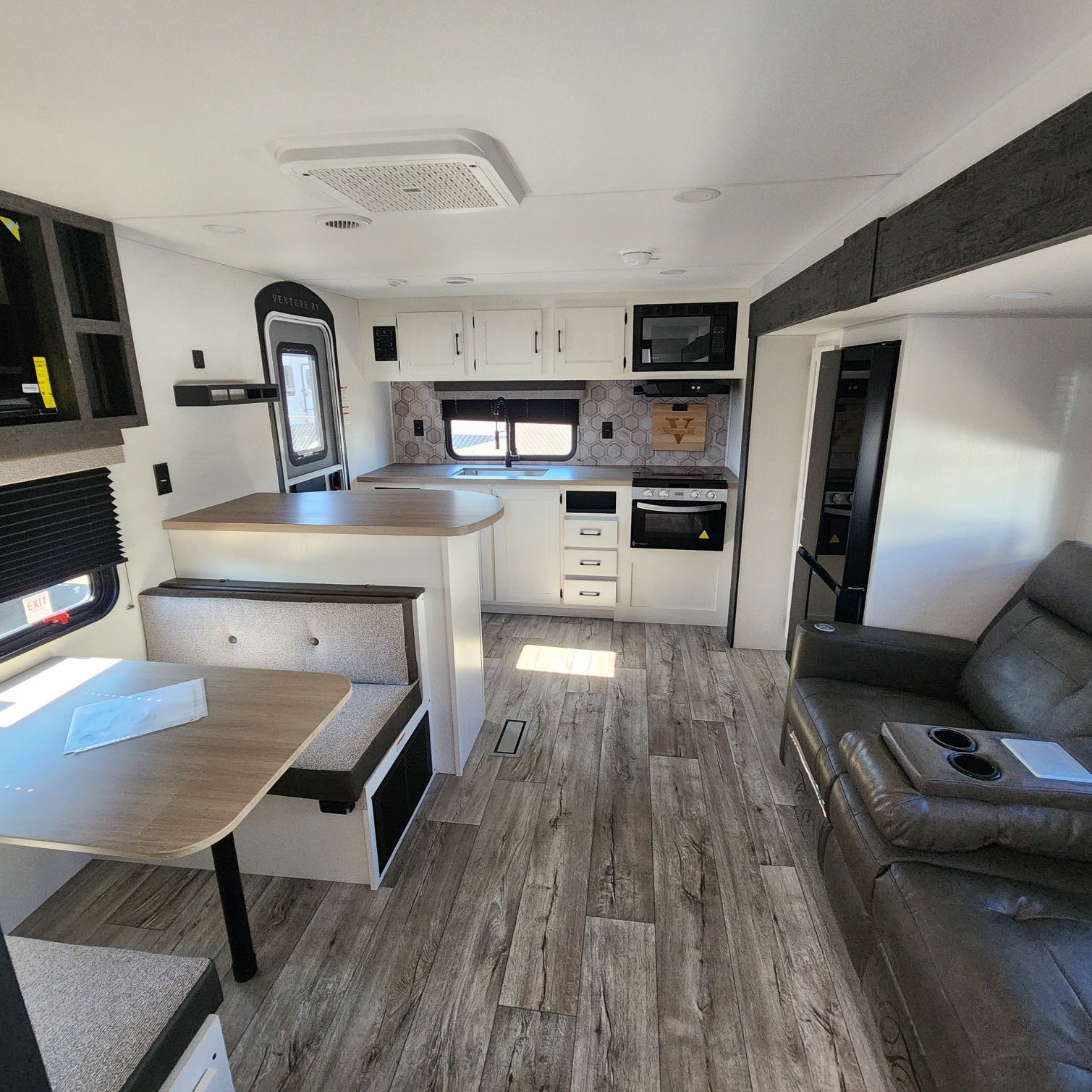 2026 VENTURE RV SIENNA 231VRK - Image 43