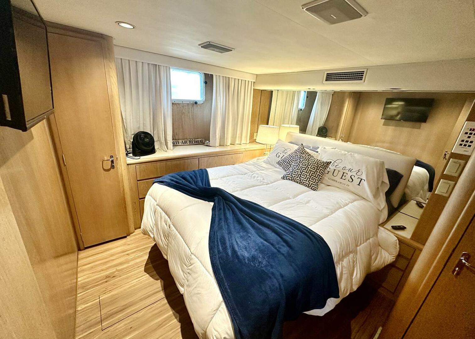 1994 Hatteras Cockpit Motoryacht - Image 27
