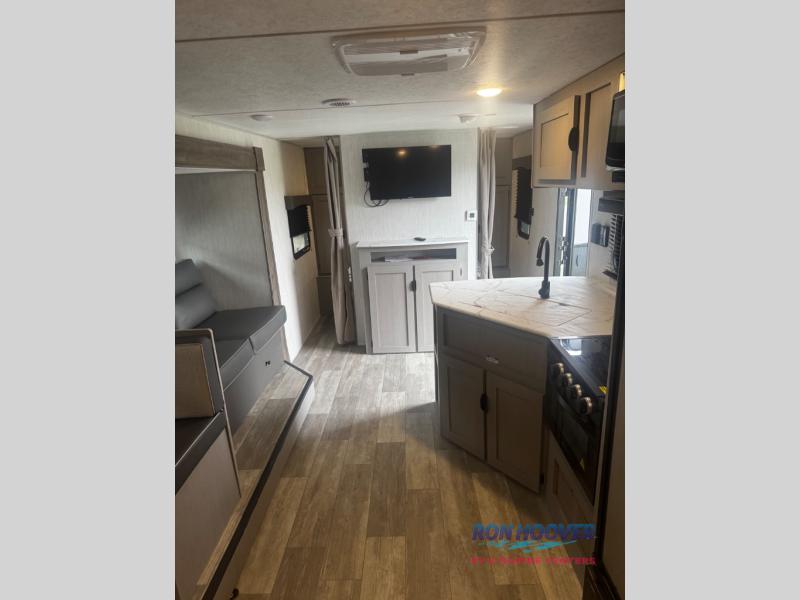 2025 COACHMEN VIKING 262DBS - Image 13