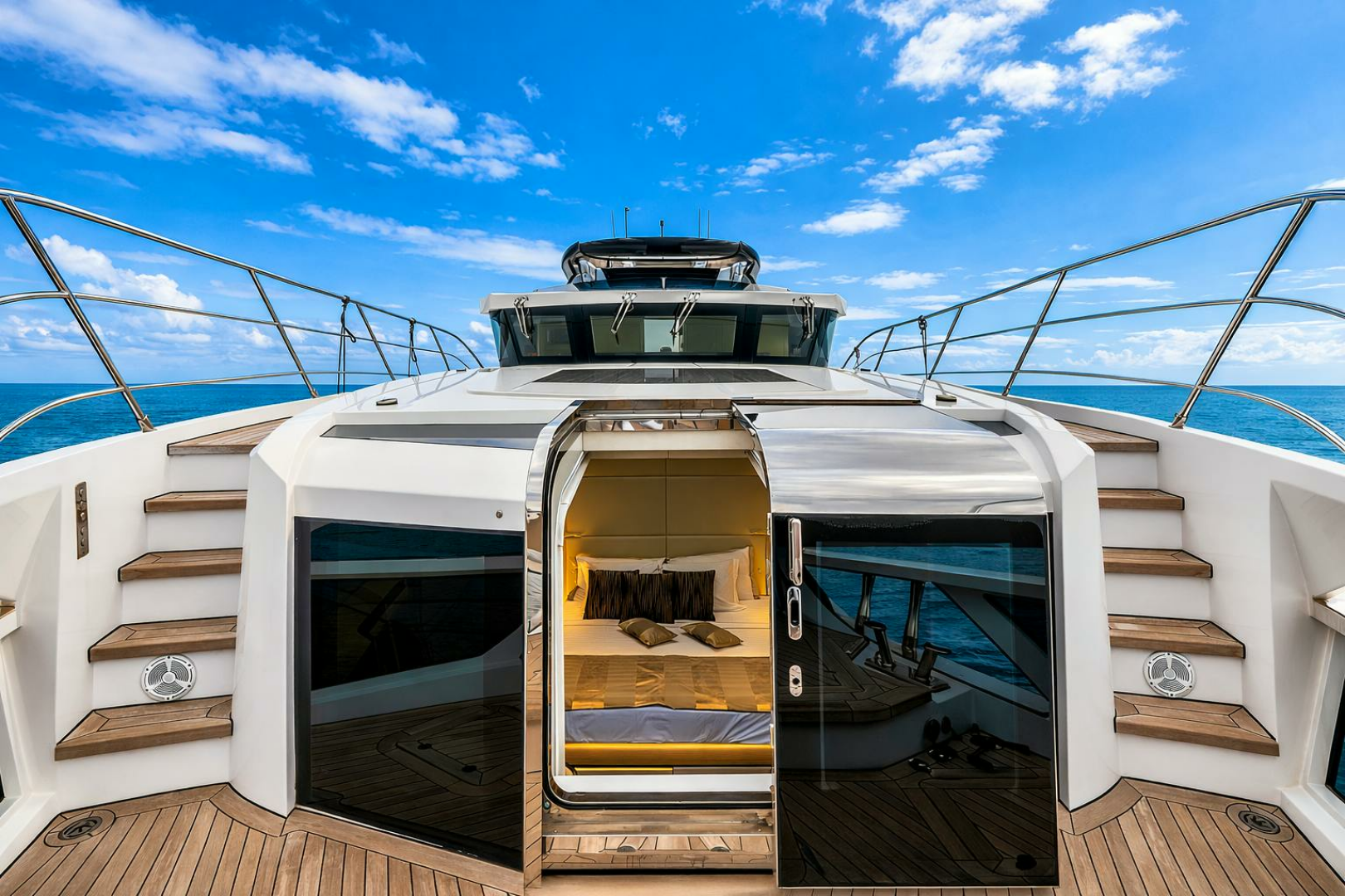 2018 Dominator Yachts Dominator Ilumen Base - Image 7