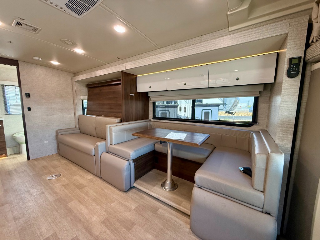 2020 Winnebago View 24D - Image 11
