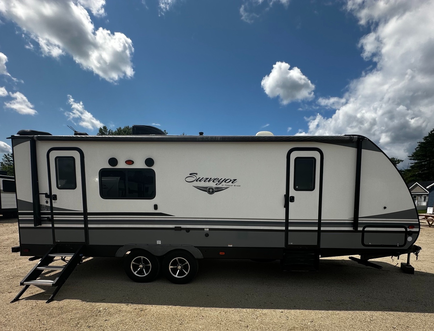 2019 Forest River Surveyor Luxury 251RKS - Image 2