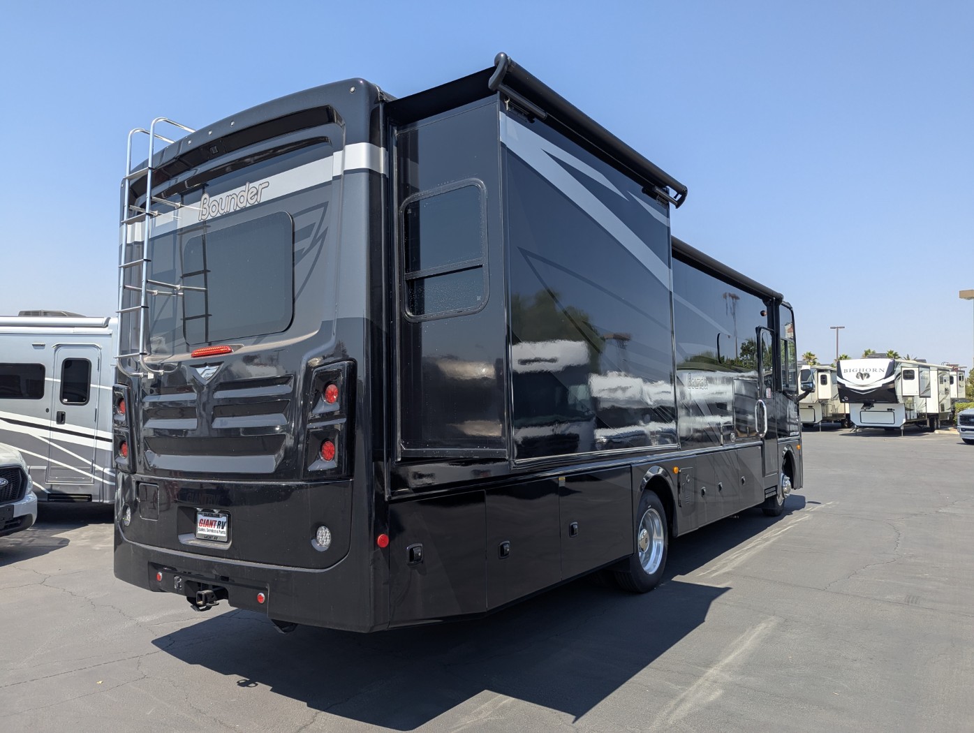 2026 Fleetwood Bounder 33C - Image 5