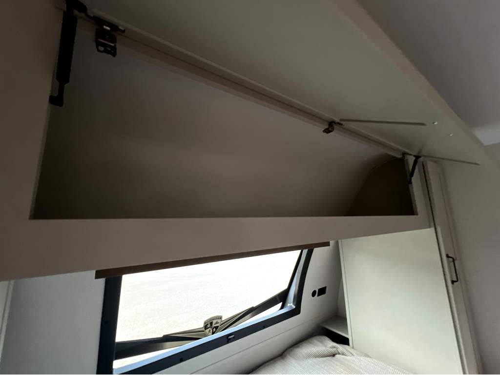 2027 VENTURE RV SPORTTREK 333VIK - Image 24