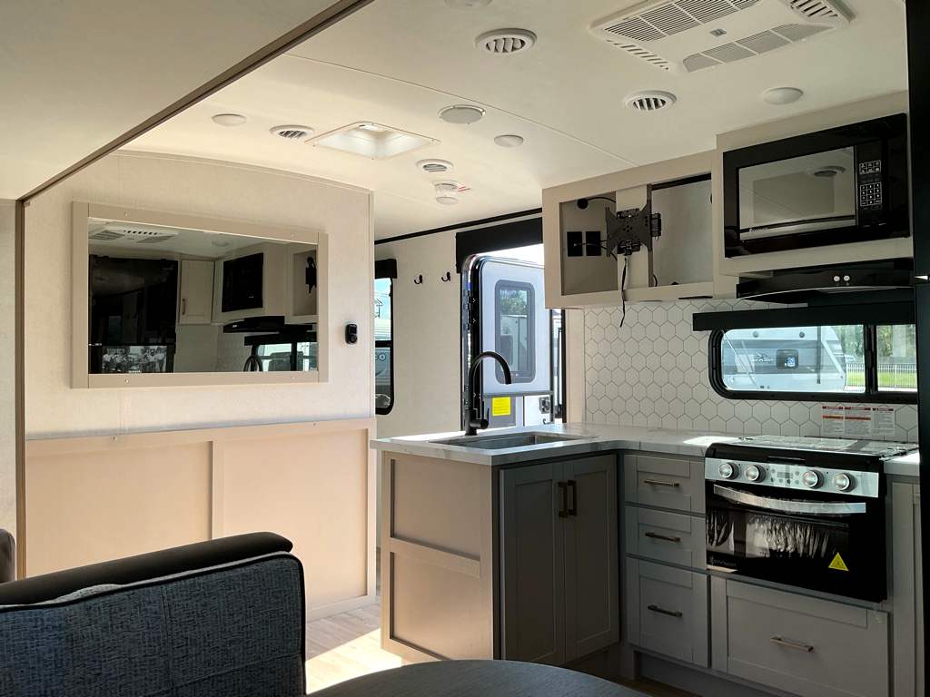 2027 JAYCO Jay Feather 33BH - Image 10
