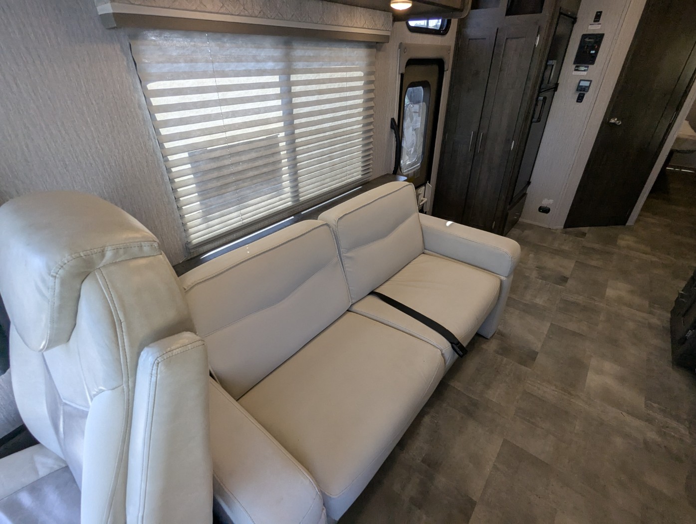 2023 Coachmen Pursuit 31BH - Image 12