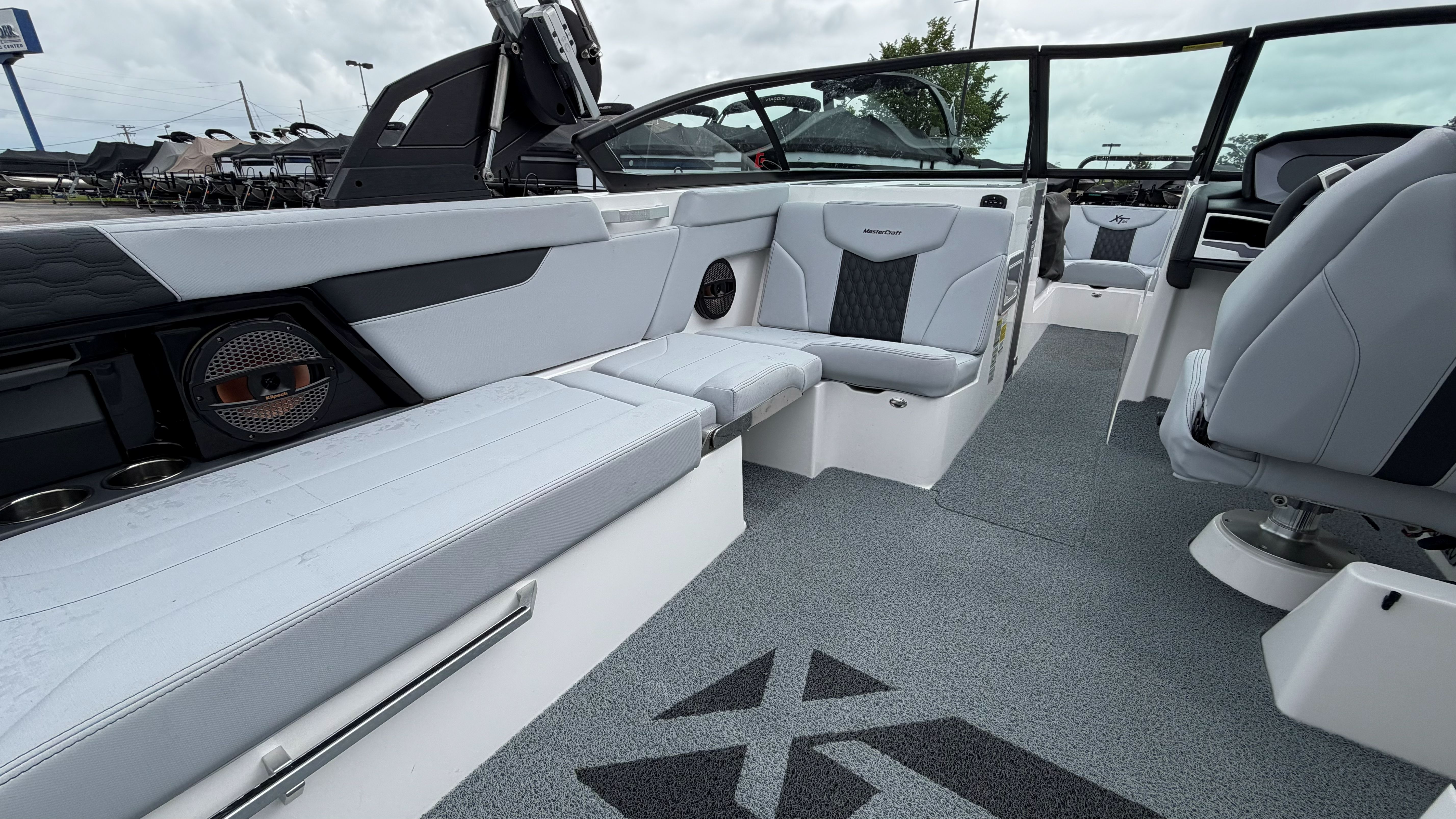 2024 MasterCraft XT25 - Image 38