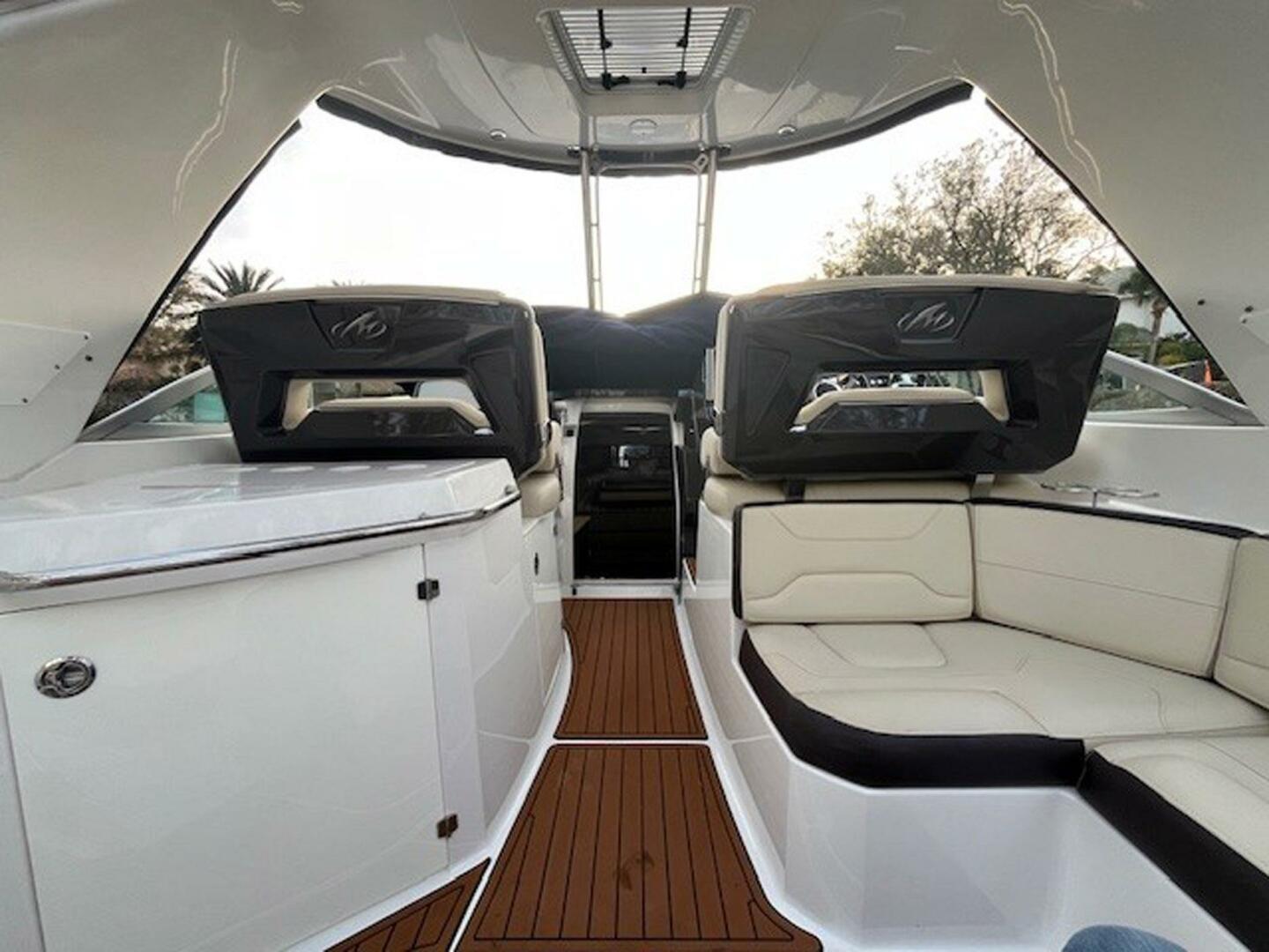 2018 Monterey 335 Sport Yacht - Image 21