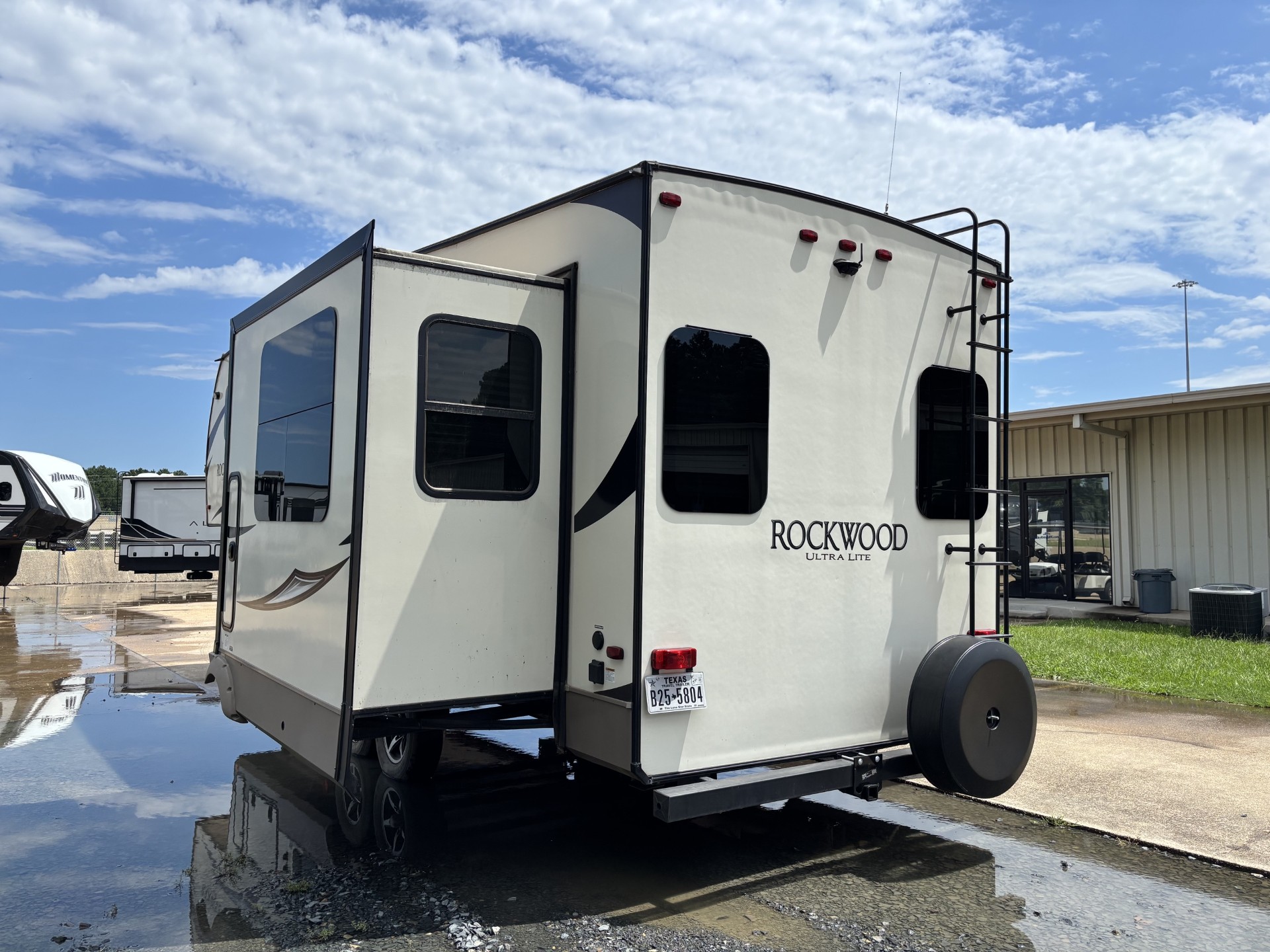 2018 Forest River Rockwood Ultra Lite 2650WS - Image 6