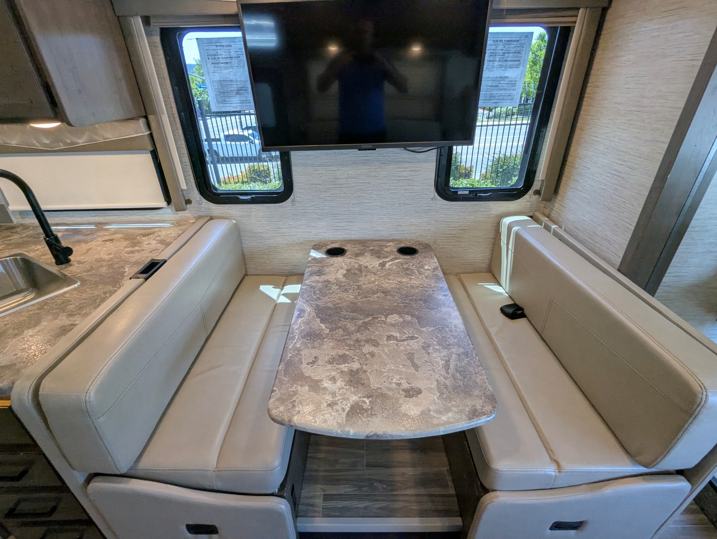 2022 Thor Motor Coach A.C.E. 32.3 - Image 16