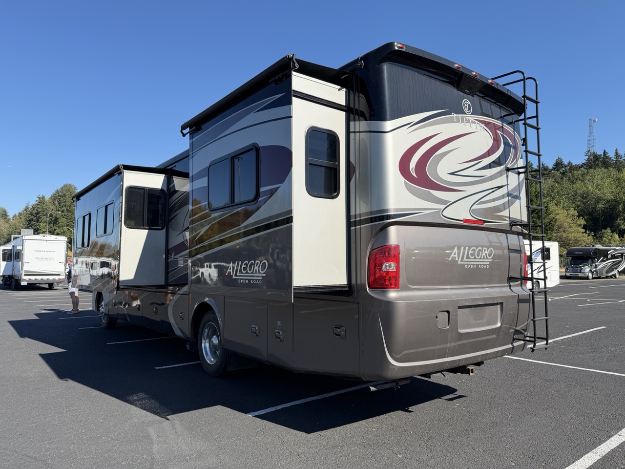 2016 Tiffin Allegro 35 QBA - Image 2
