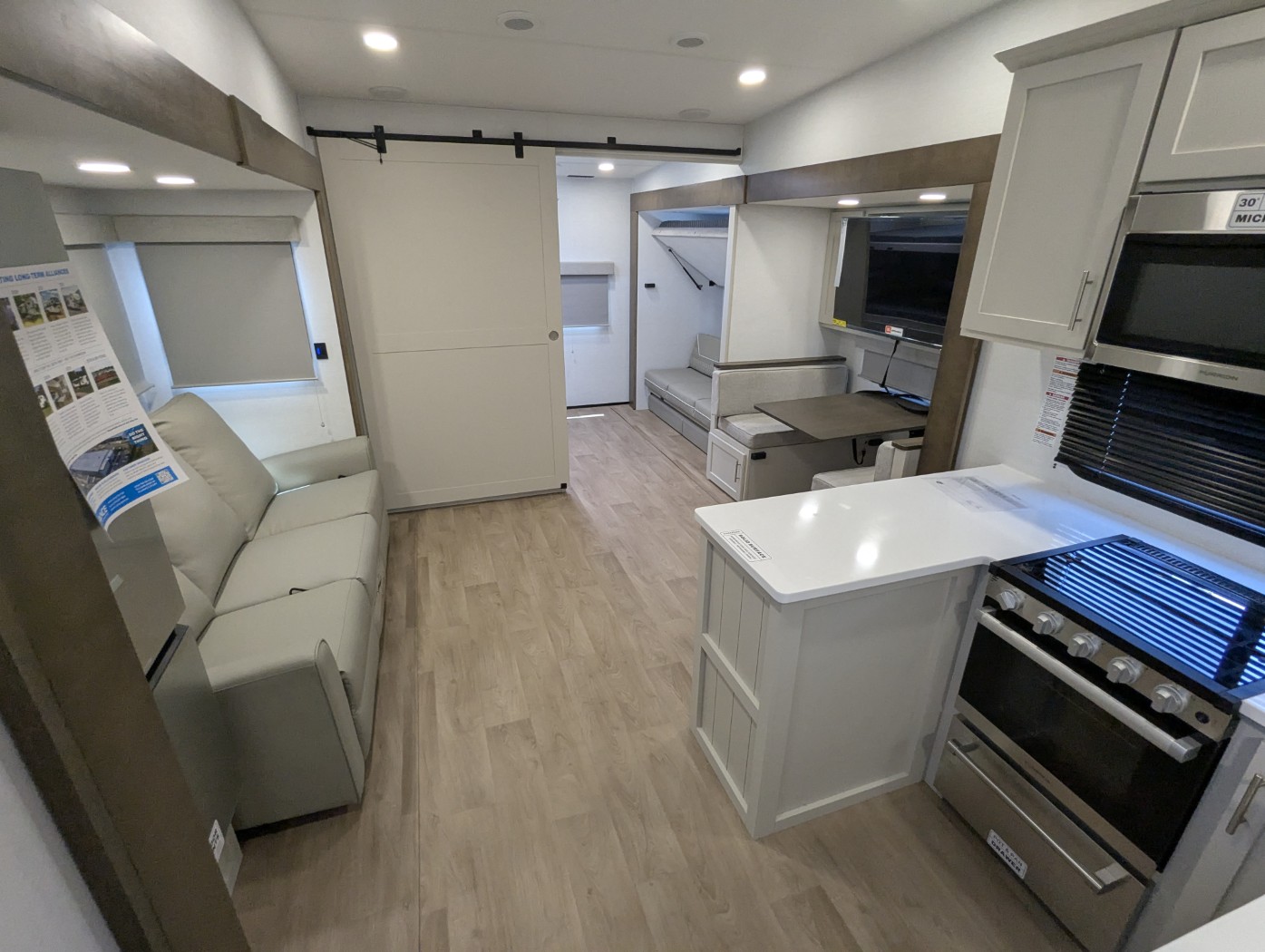 2027 Alliance RV Avenue 30BH - Image 31