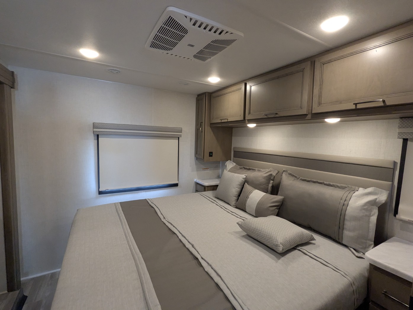 2026 Thor Motor Coach Windsport 35R - Image 28