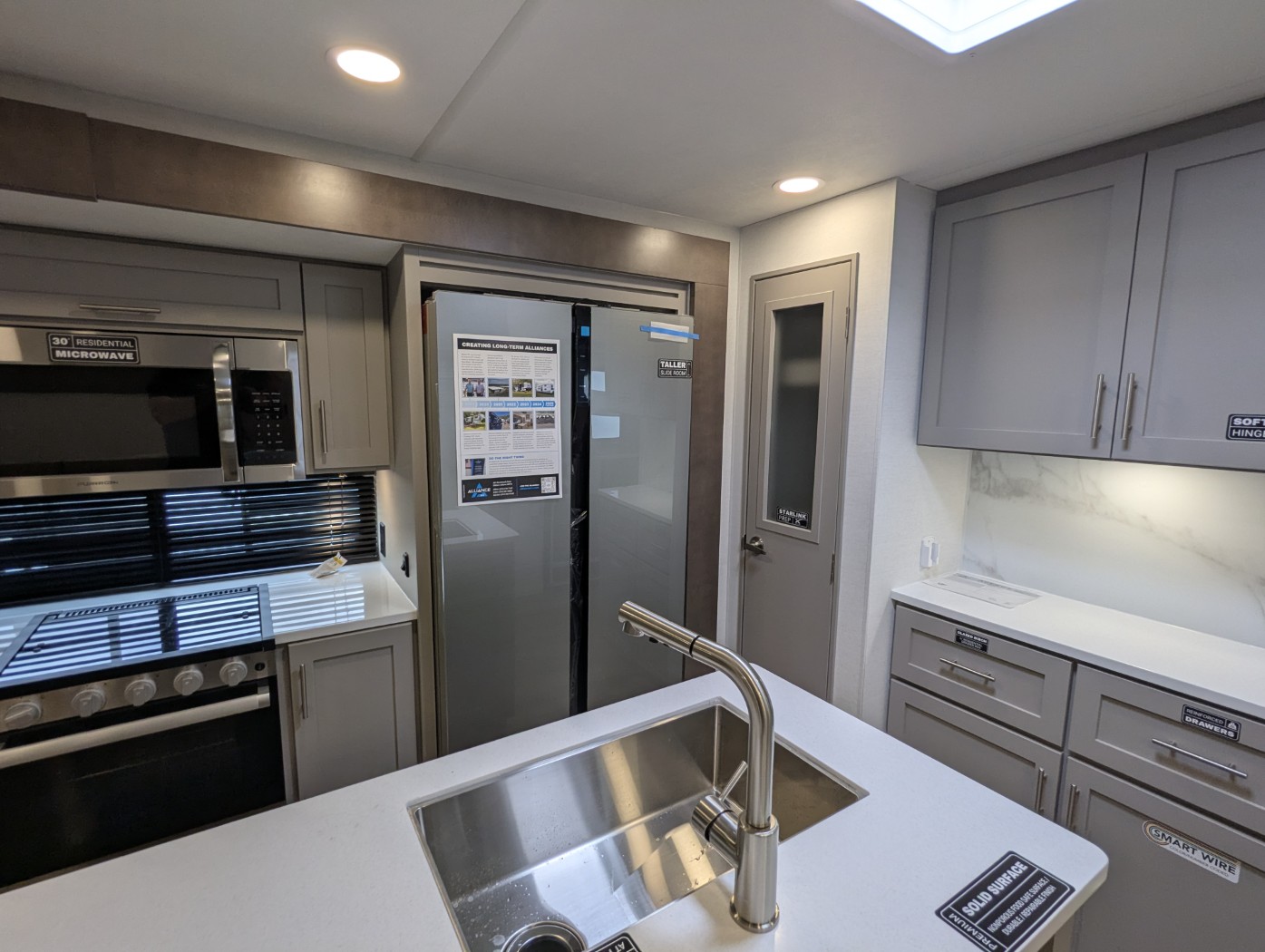 2026 Alliance RV Avenue 298RL - Image 24