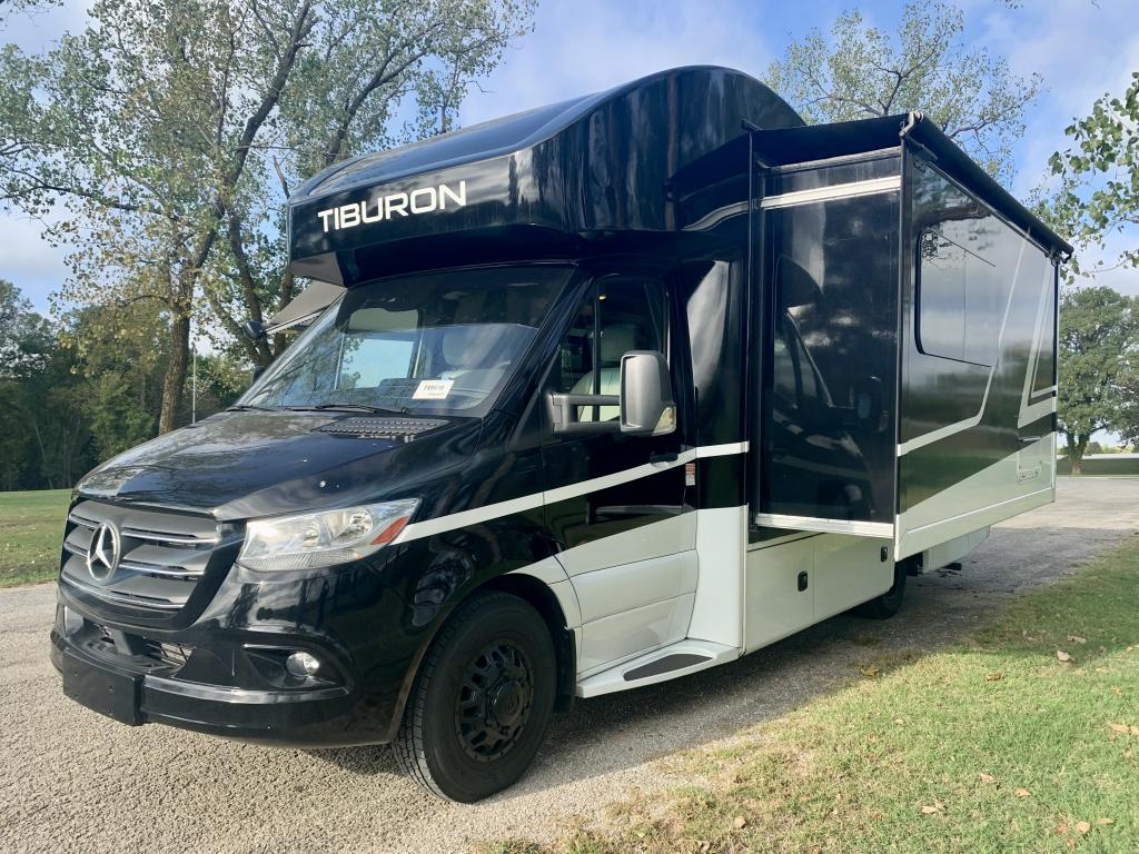 2025 THOR MOTORCOACH TIBURON 24FB - Image 4