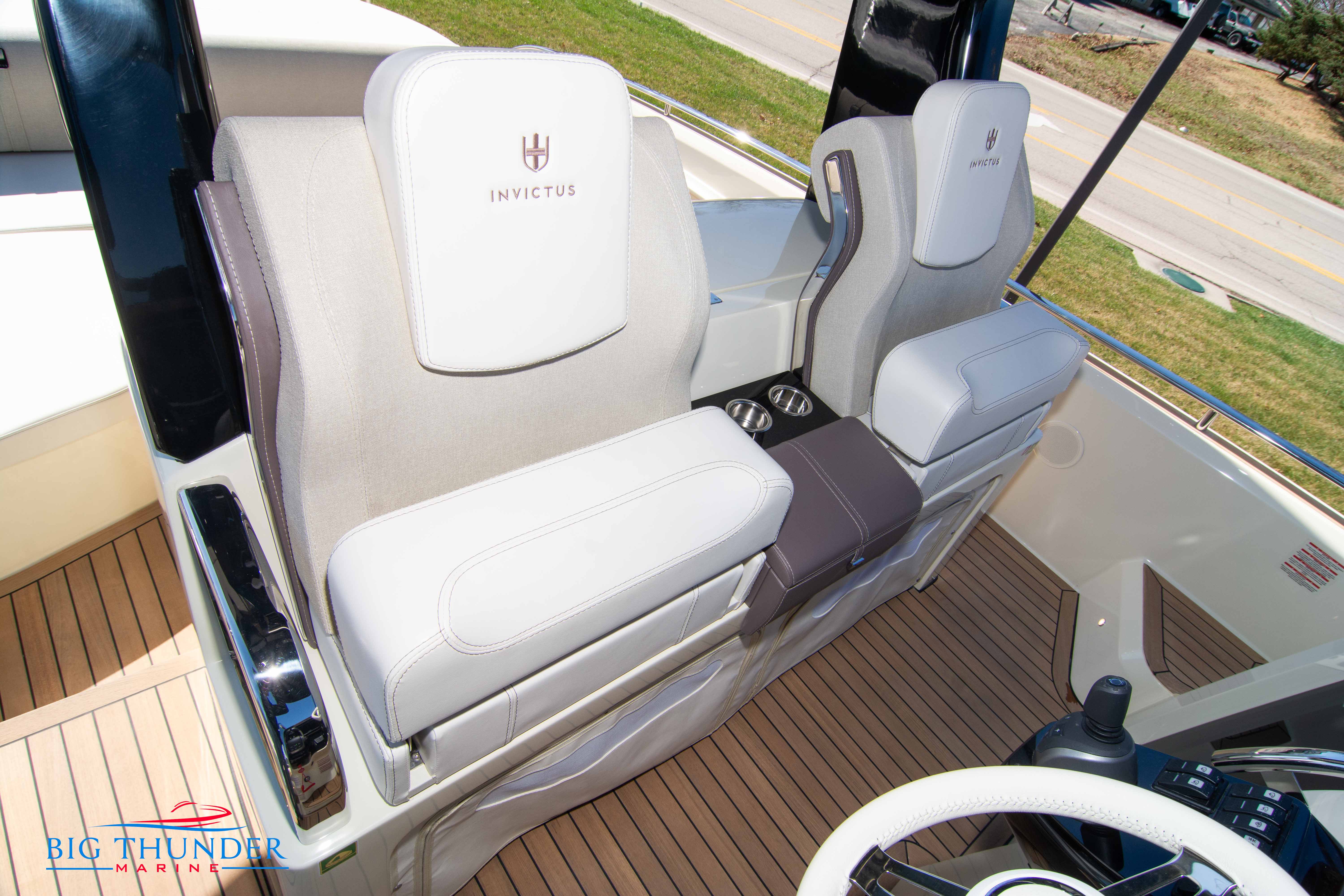 2024 Invictus GT320 - Image 50