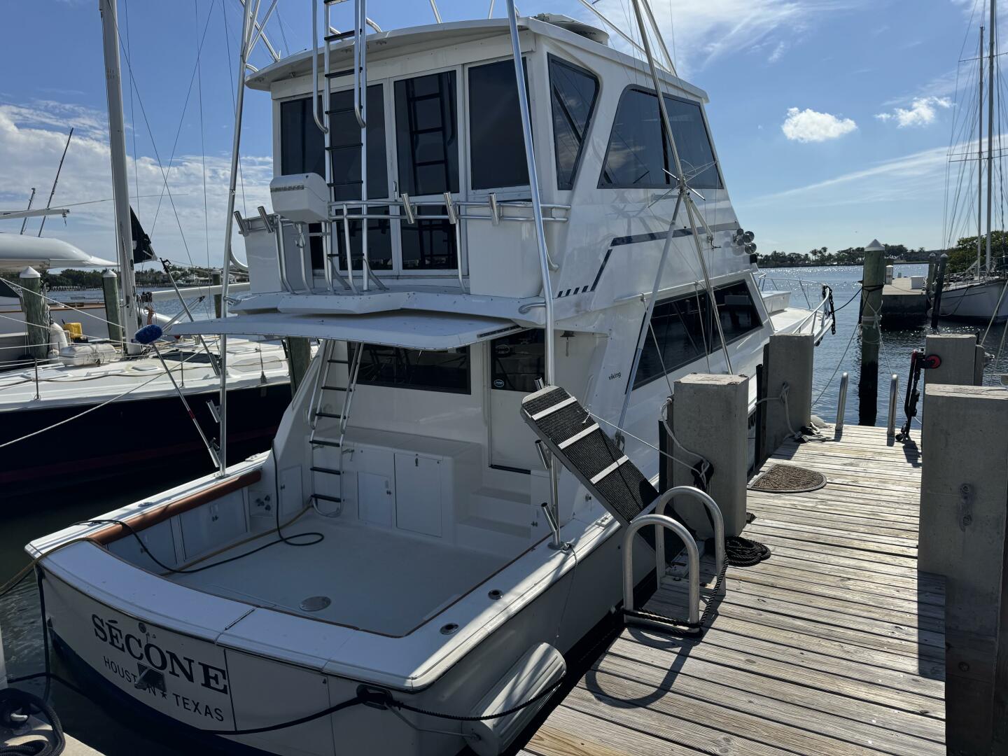 1995 Viking 58 Convertible - Image 7