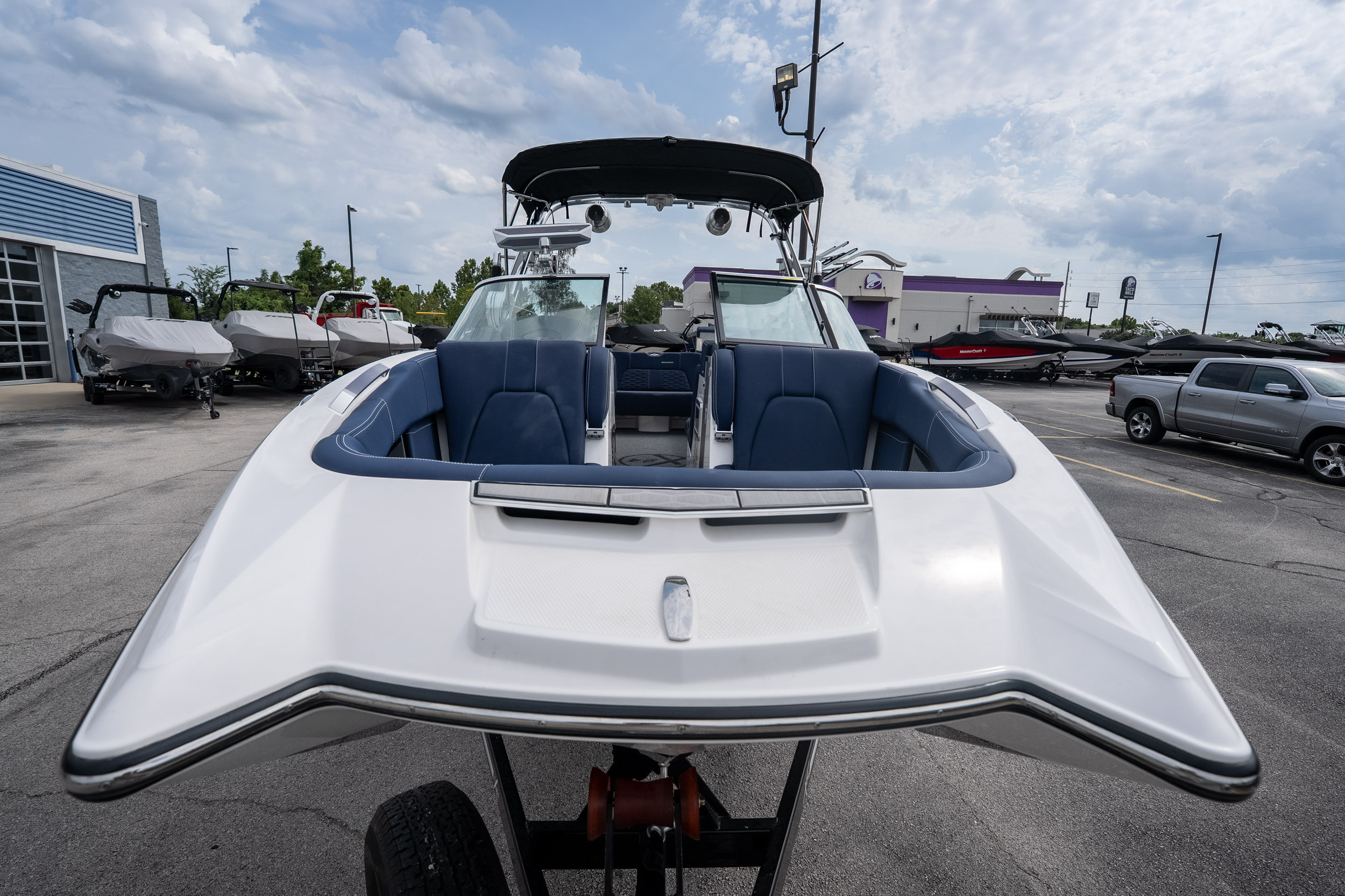 2021 MasterCraft X24 - Image 12