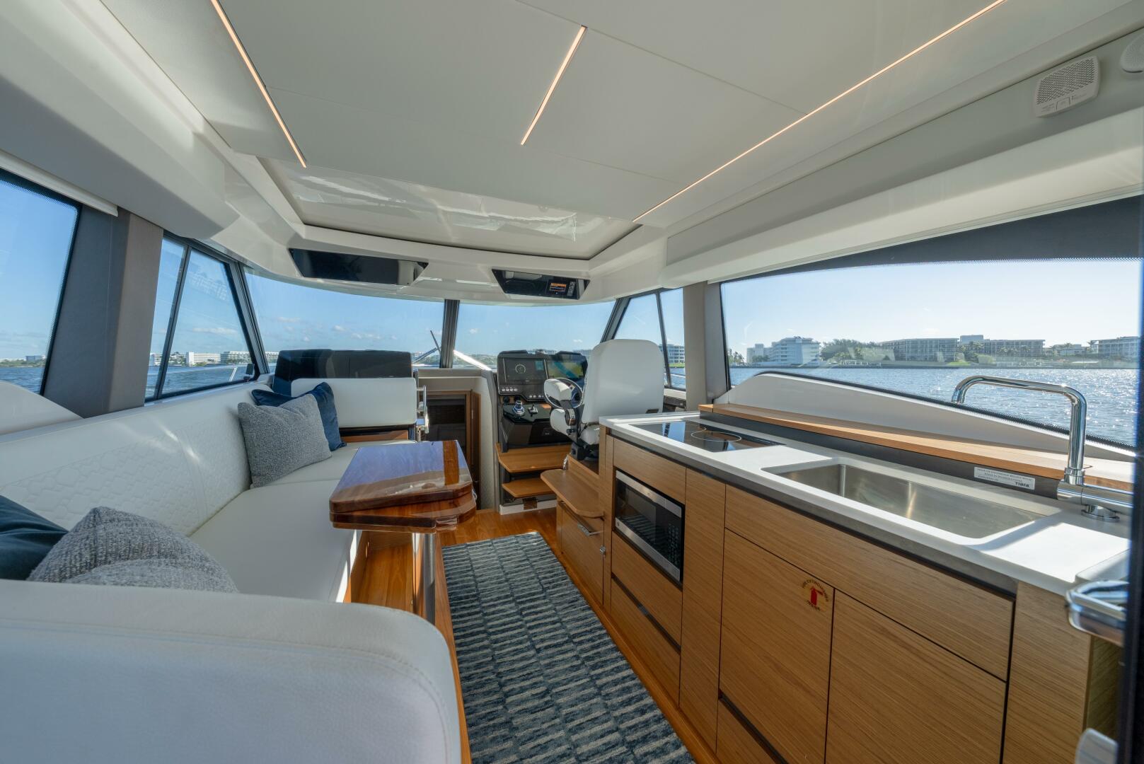 2025 Tiara Yachts 43 LE - Image 17