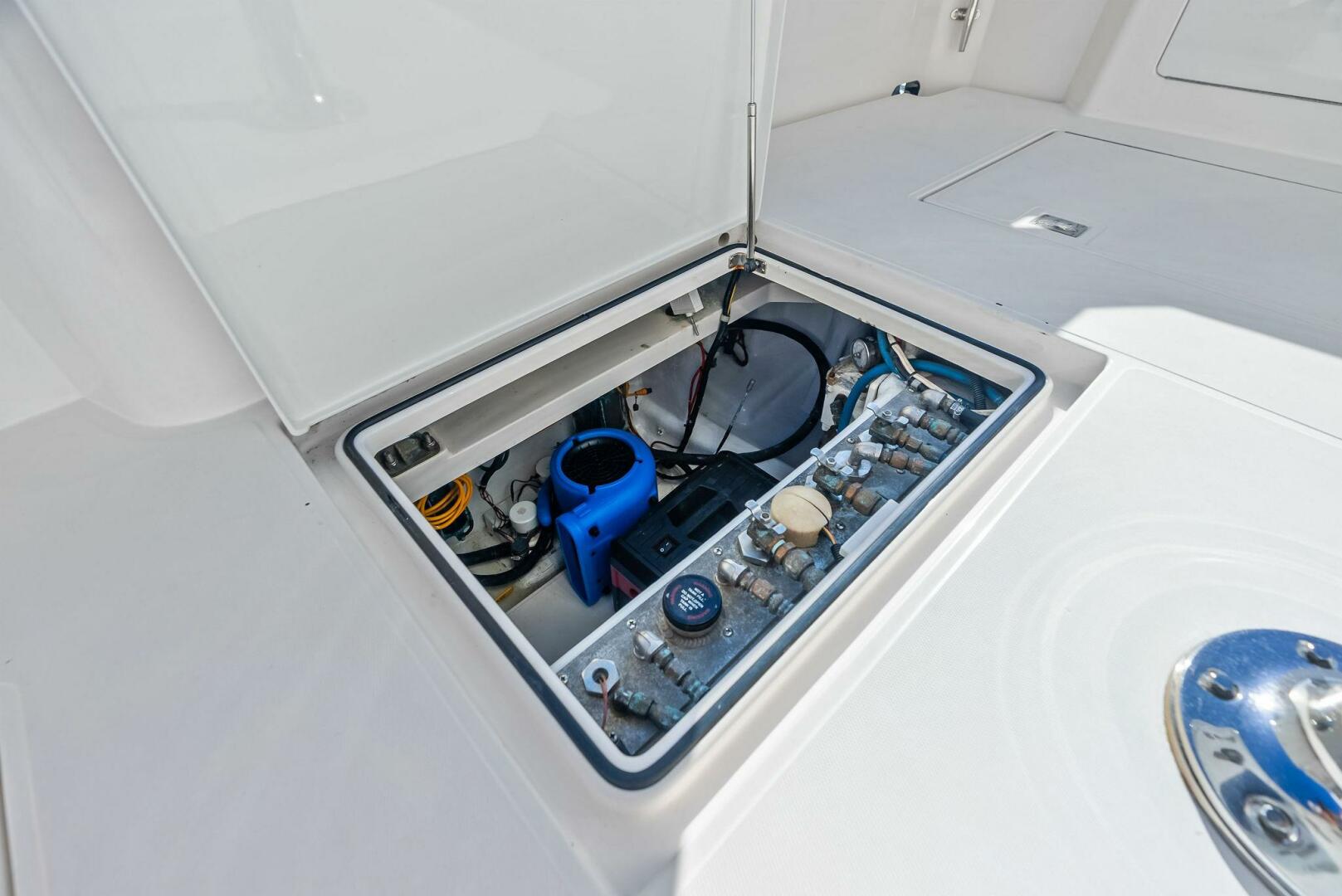 2006 Cabo 45 Express - Image 24