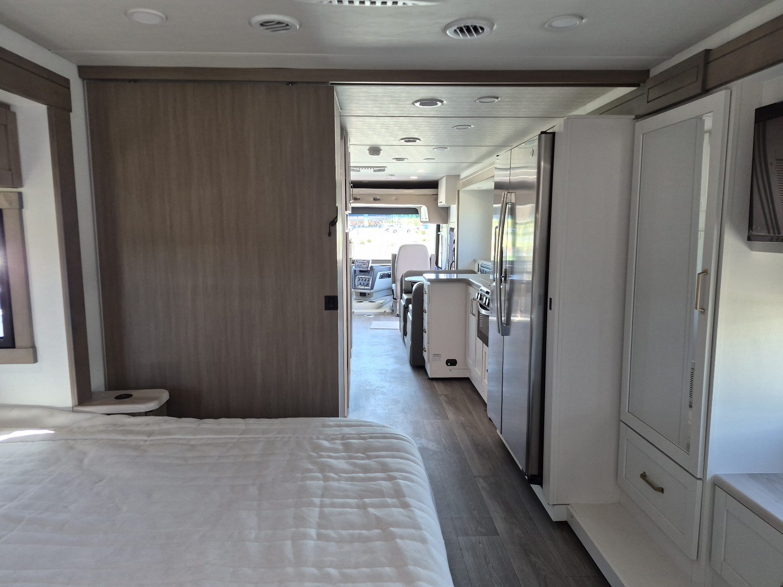 2027 Entegra Coach Vision XL 36C - Image 23