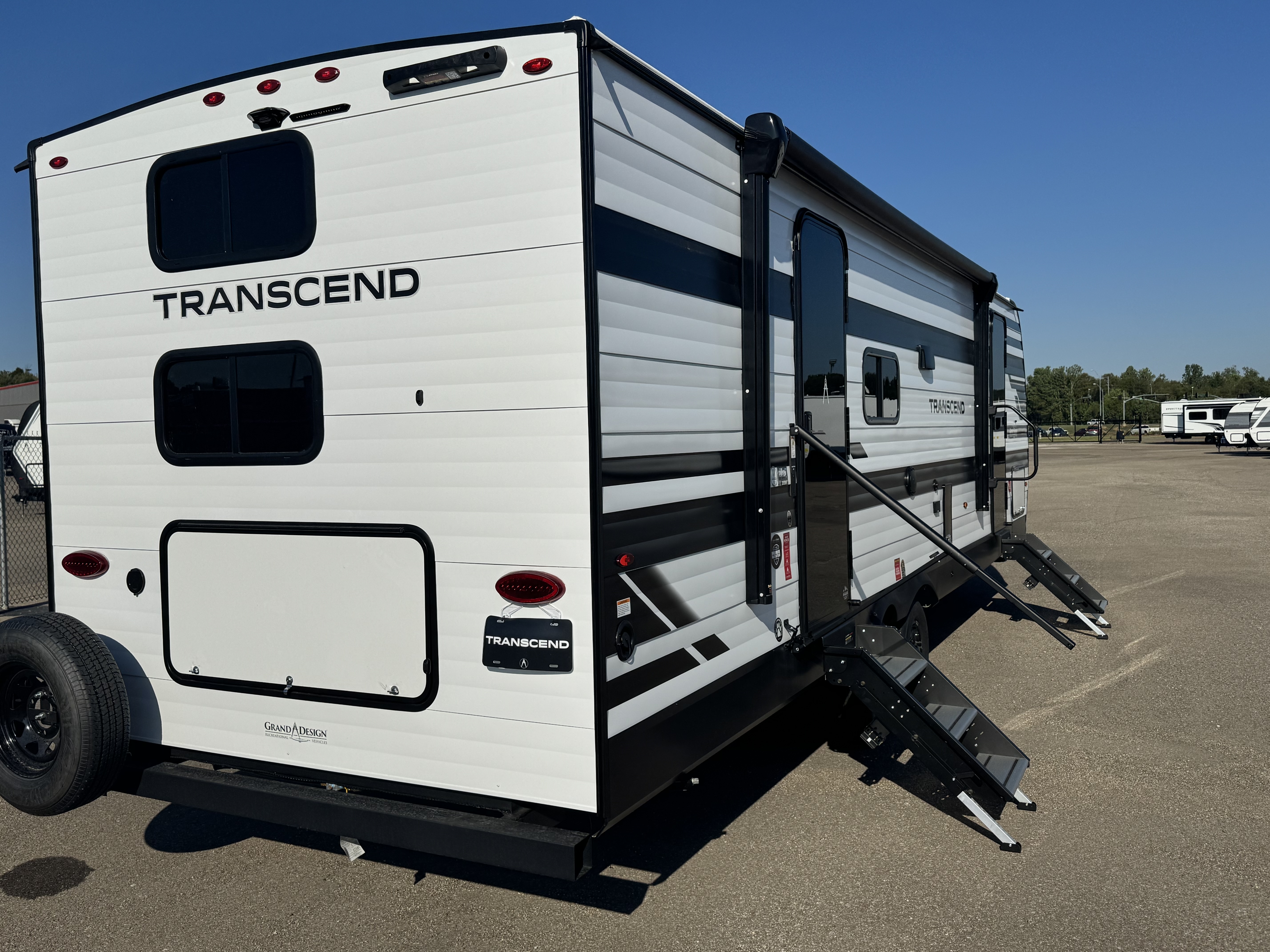 2027 GRAND DESIGN TRANSCEND 265BHT - Image 4
