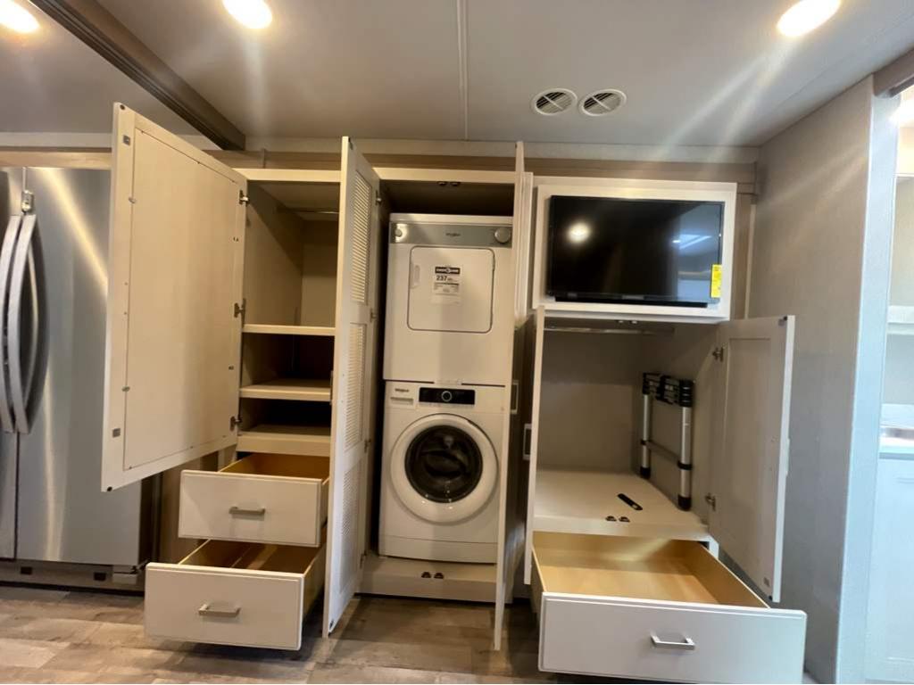 2026 THOR MOTOR COACH PASADENA 38DX - Image 30