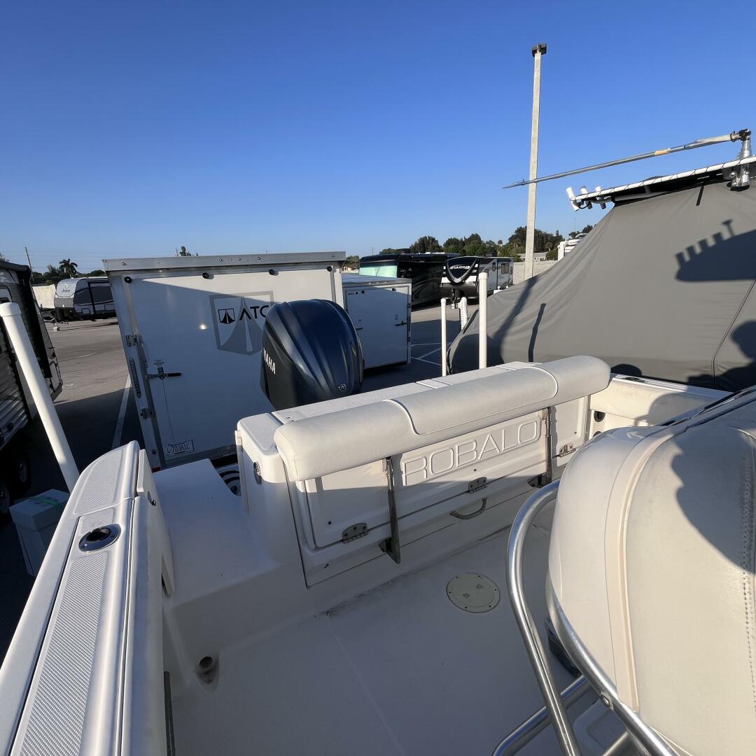 2013 Robalo R240 Center Console Base - Image 3