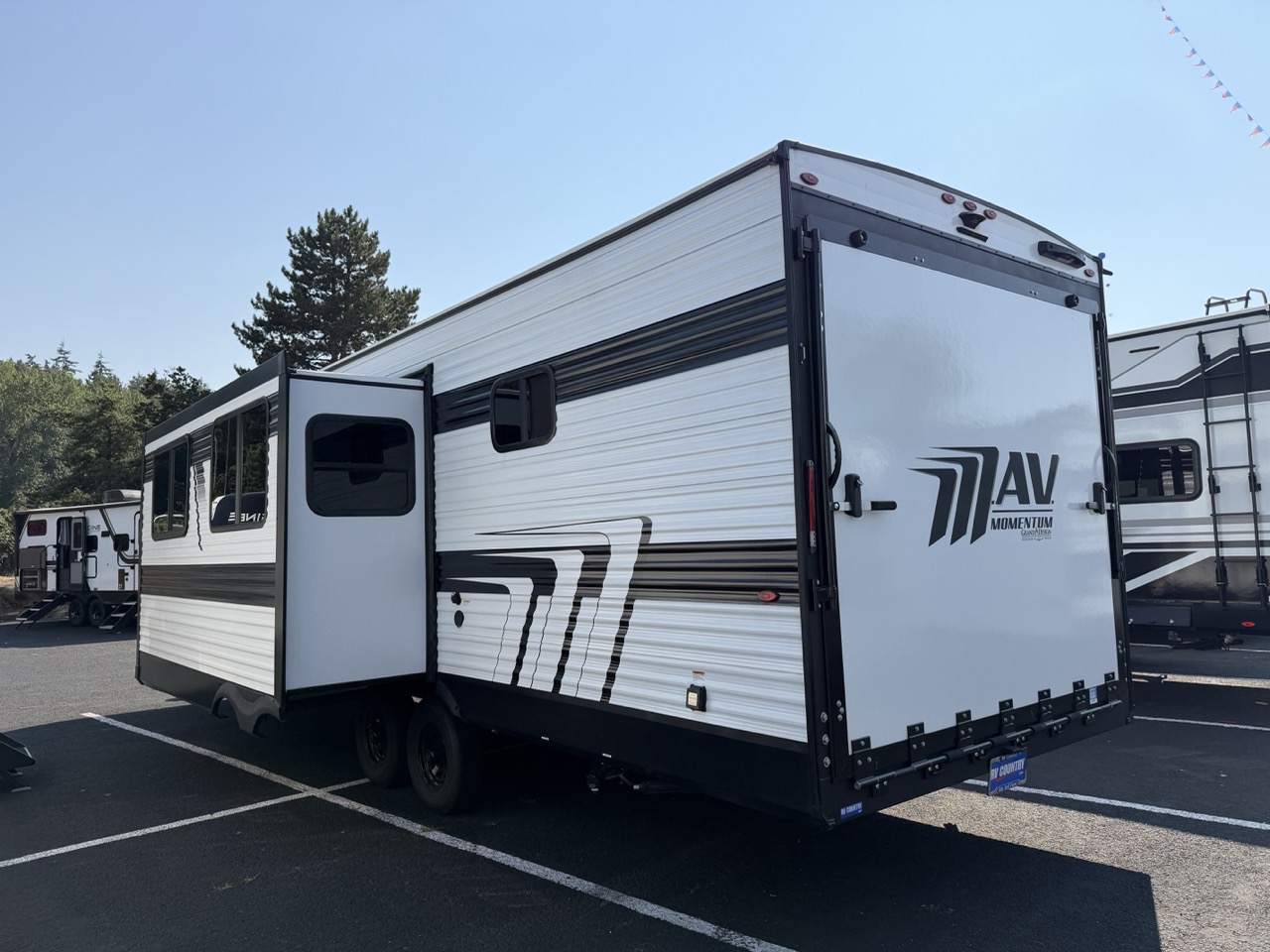 2026 Grand Design Momentum MAV 28MAV - Image 2