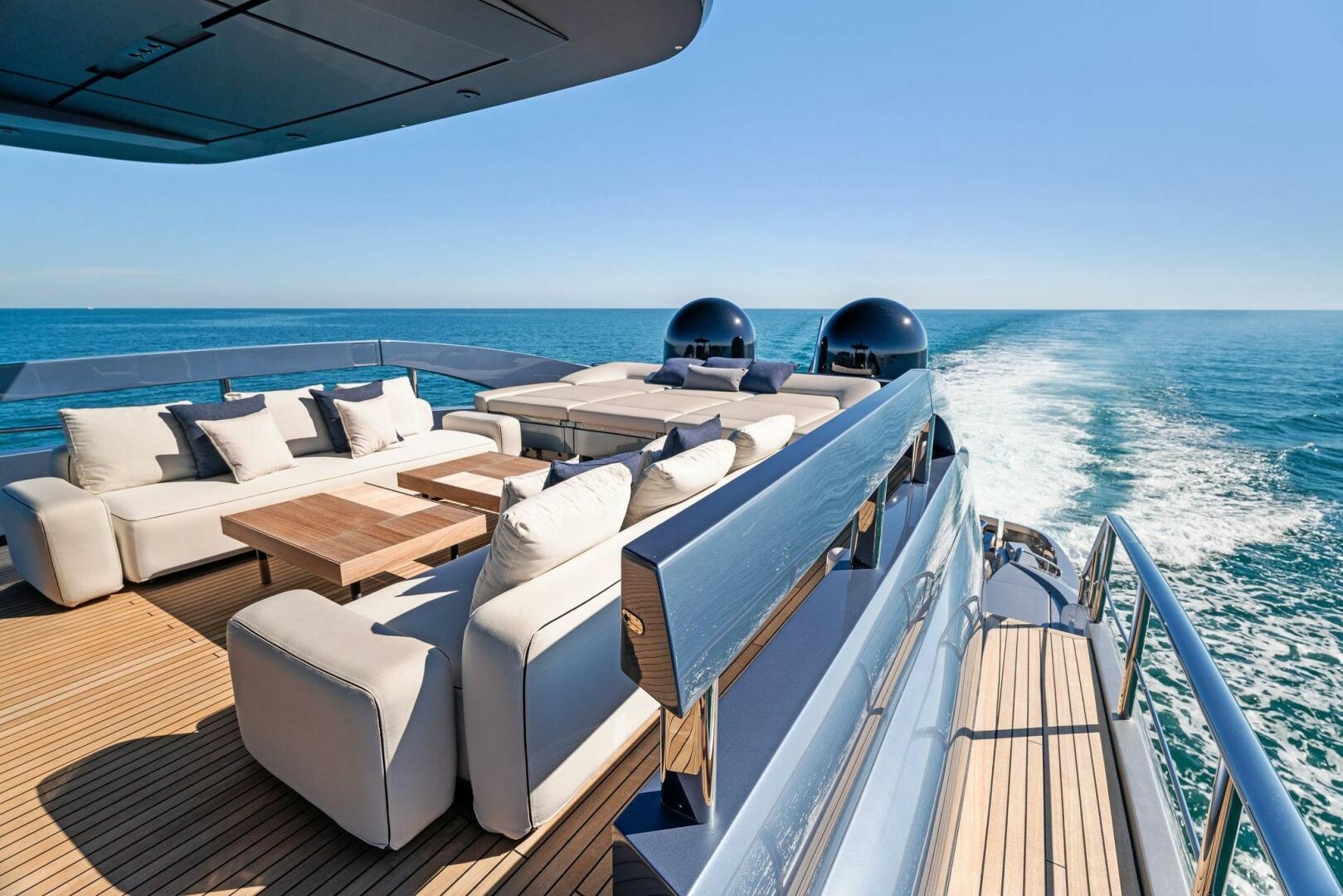 2023 Pershing GTX Motoryacht - Image 30