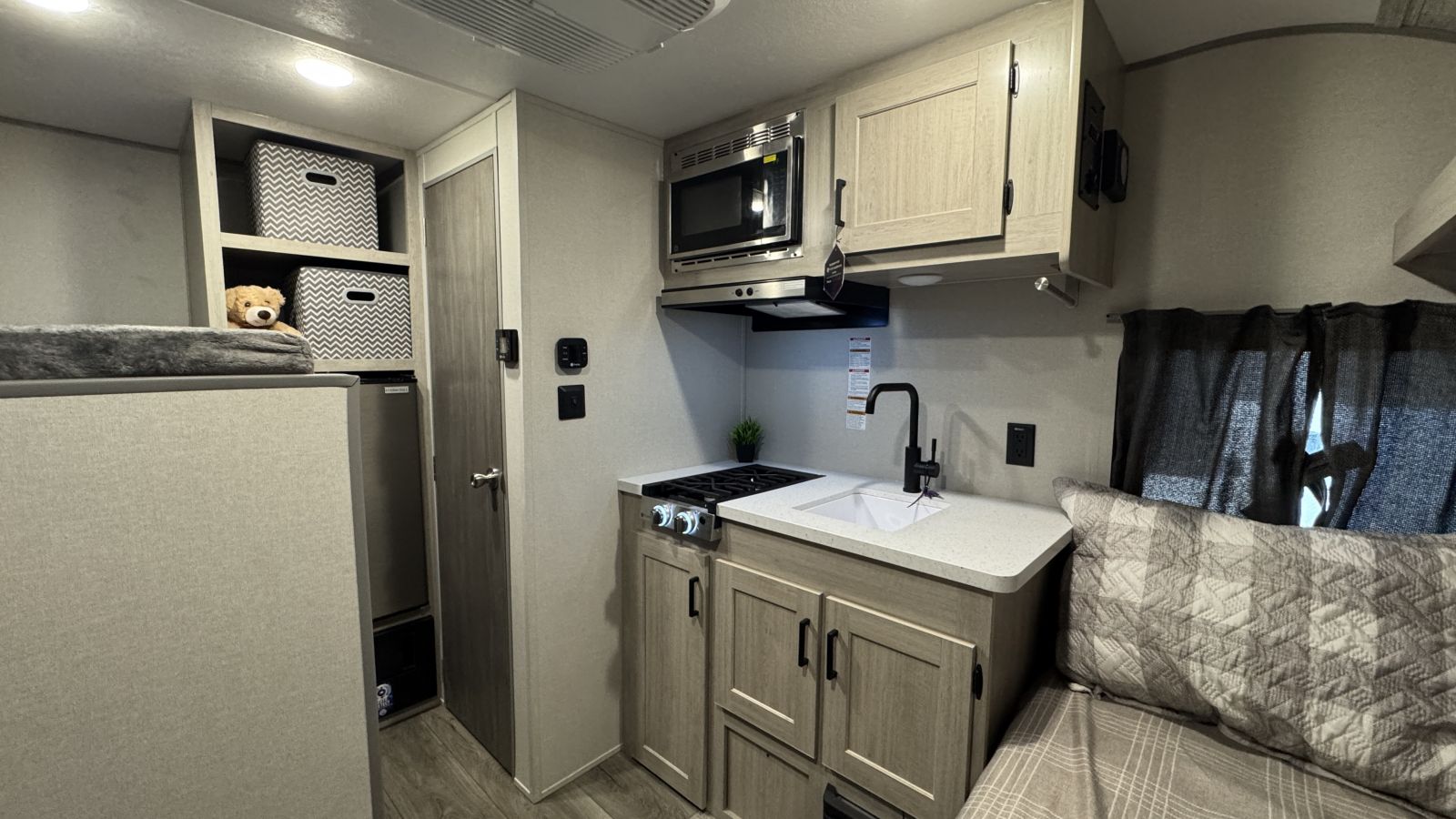 2026 Coachmen Catalina Summit Series 7 134BHX - Image 9