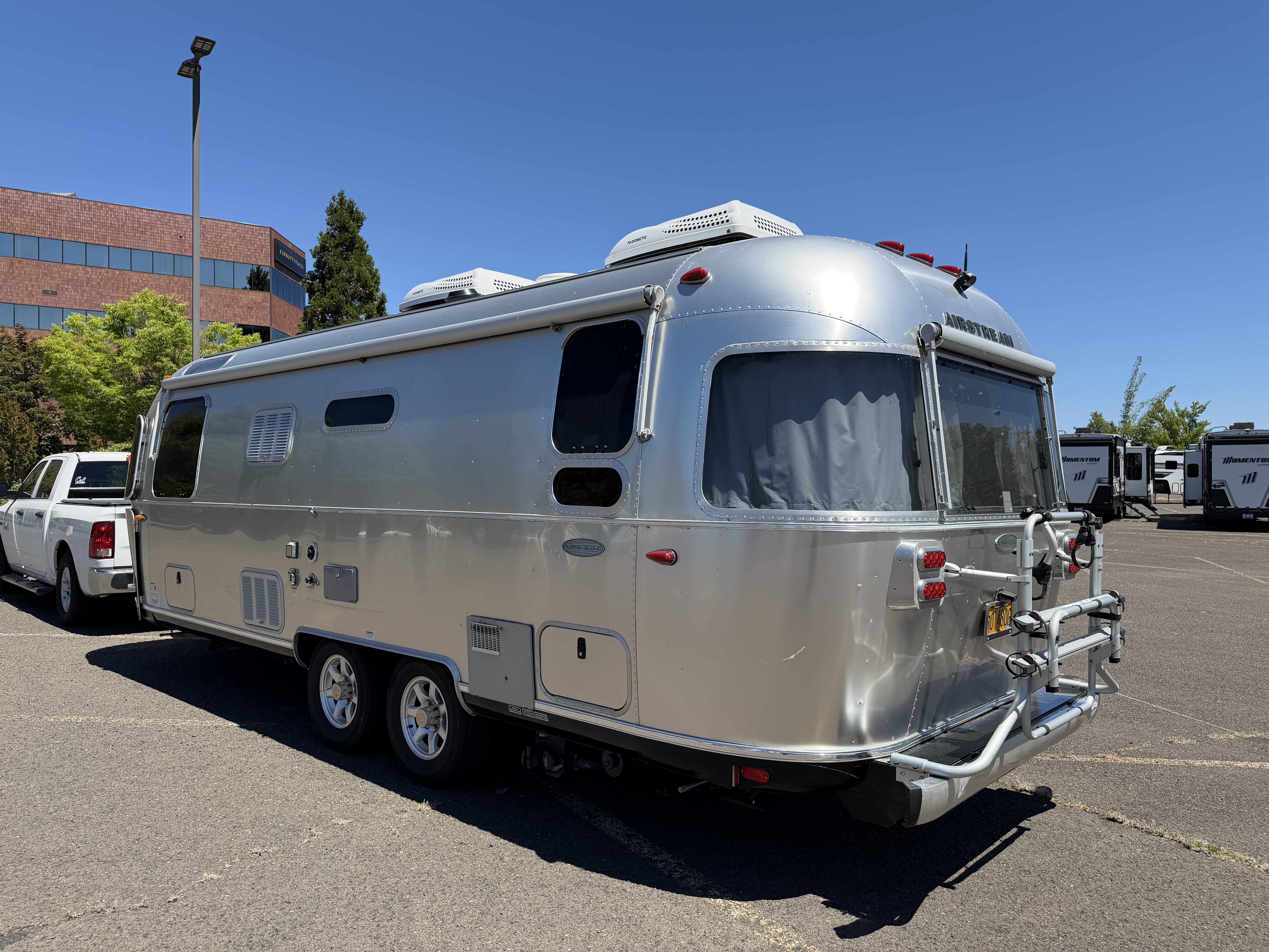 2018 Airstream Flying Cloud 25RB - Image 3